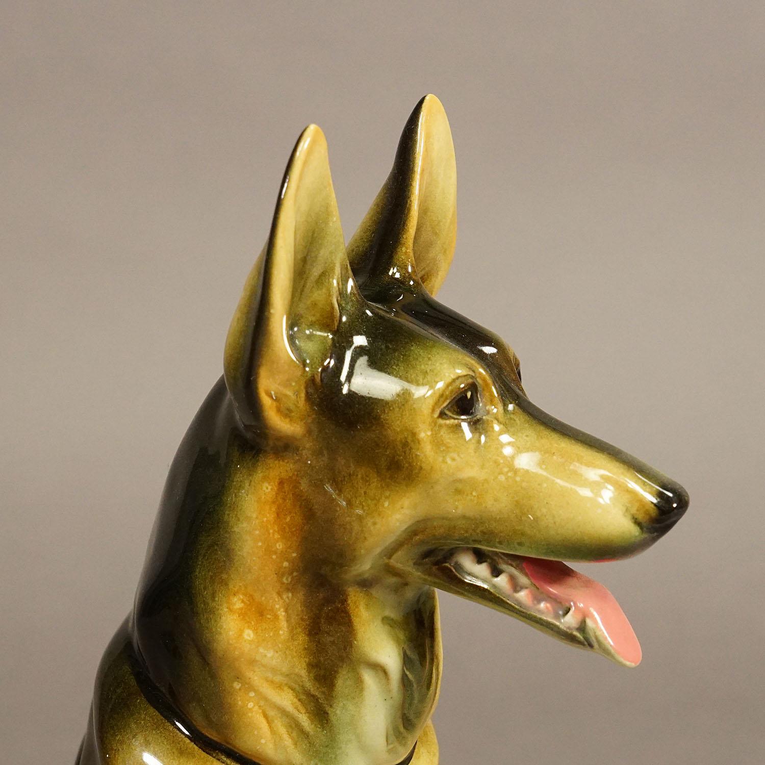 Goeble Porcelain Figurine of a German Shepherd Dog In Good Condition In Berghuelen, DE