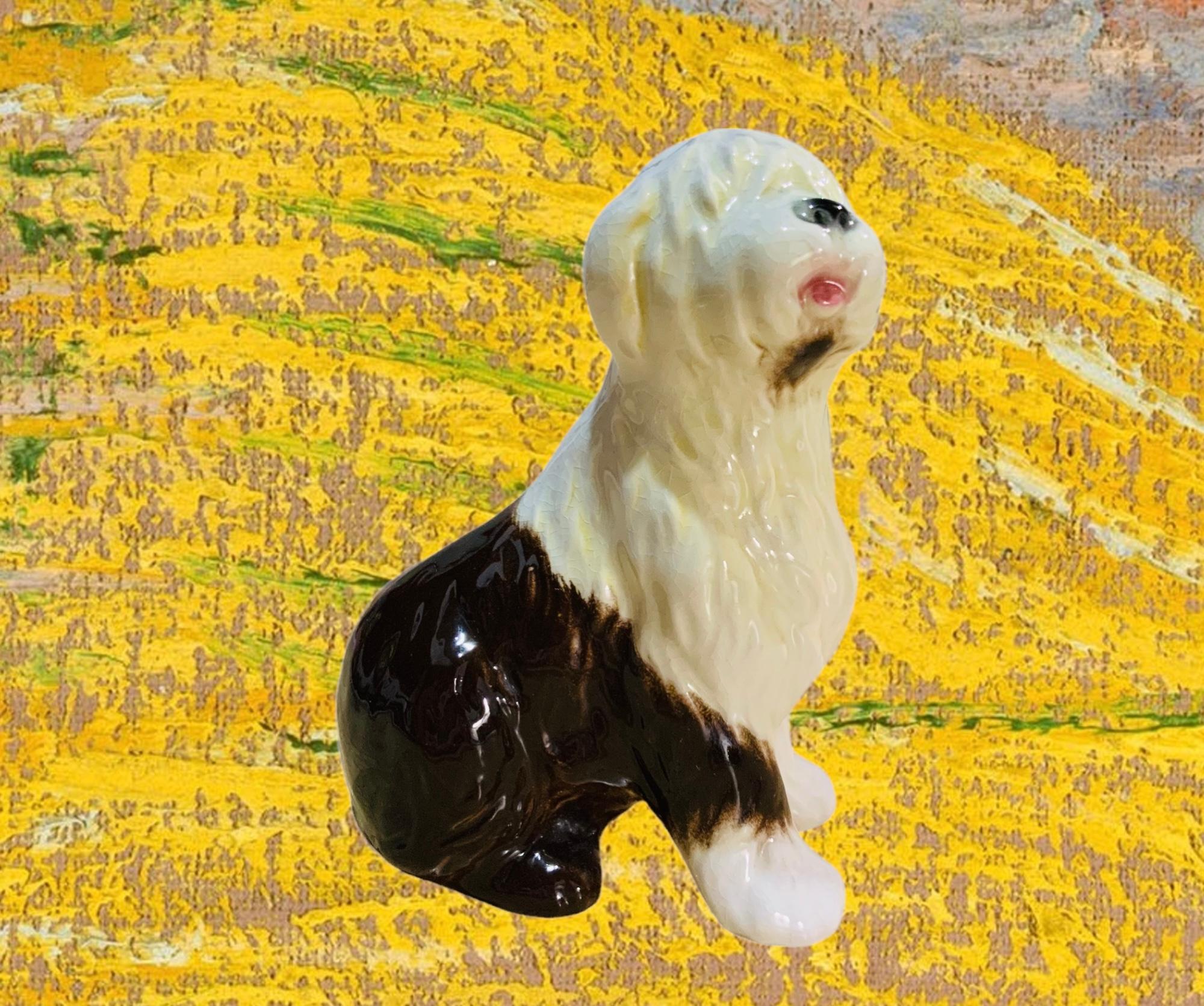 Figurita de porcelana Goeble de un viejo perro pastor inglés en Bueno Estado en Guaynabo, PR