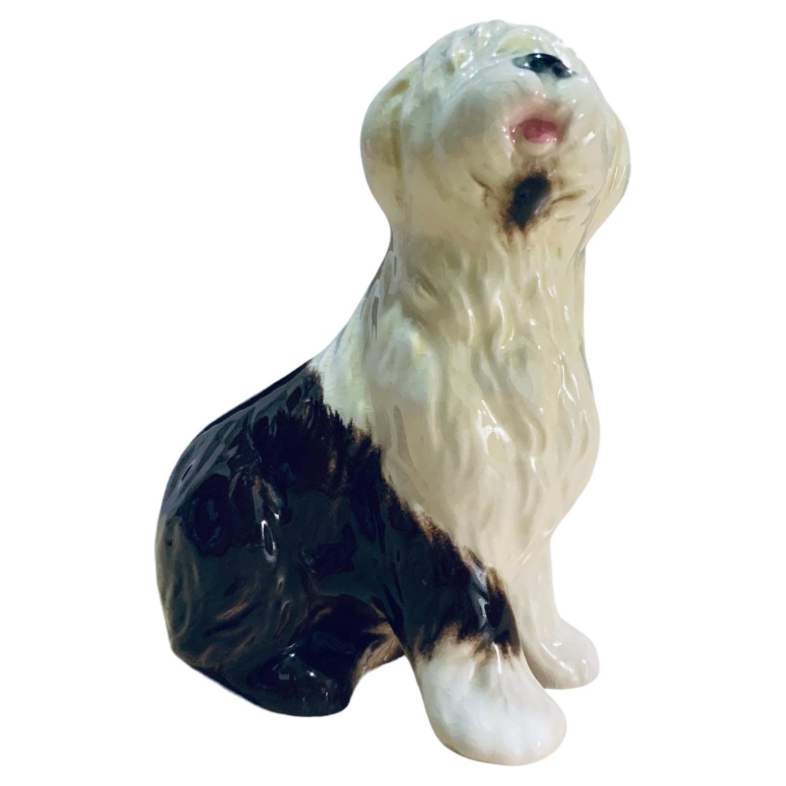 Figurine en porcelaine de Goeble représentant un chien de berger anglais ancien en vente