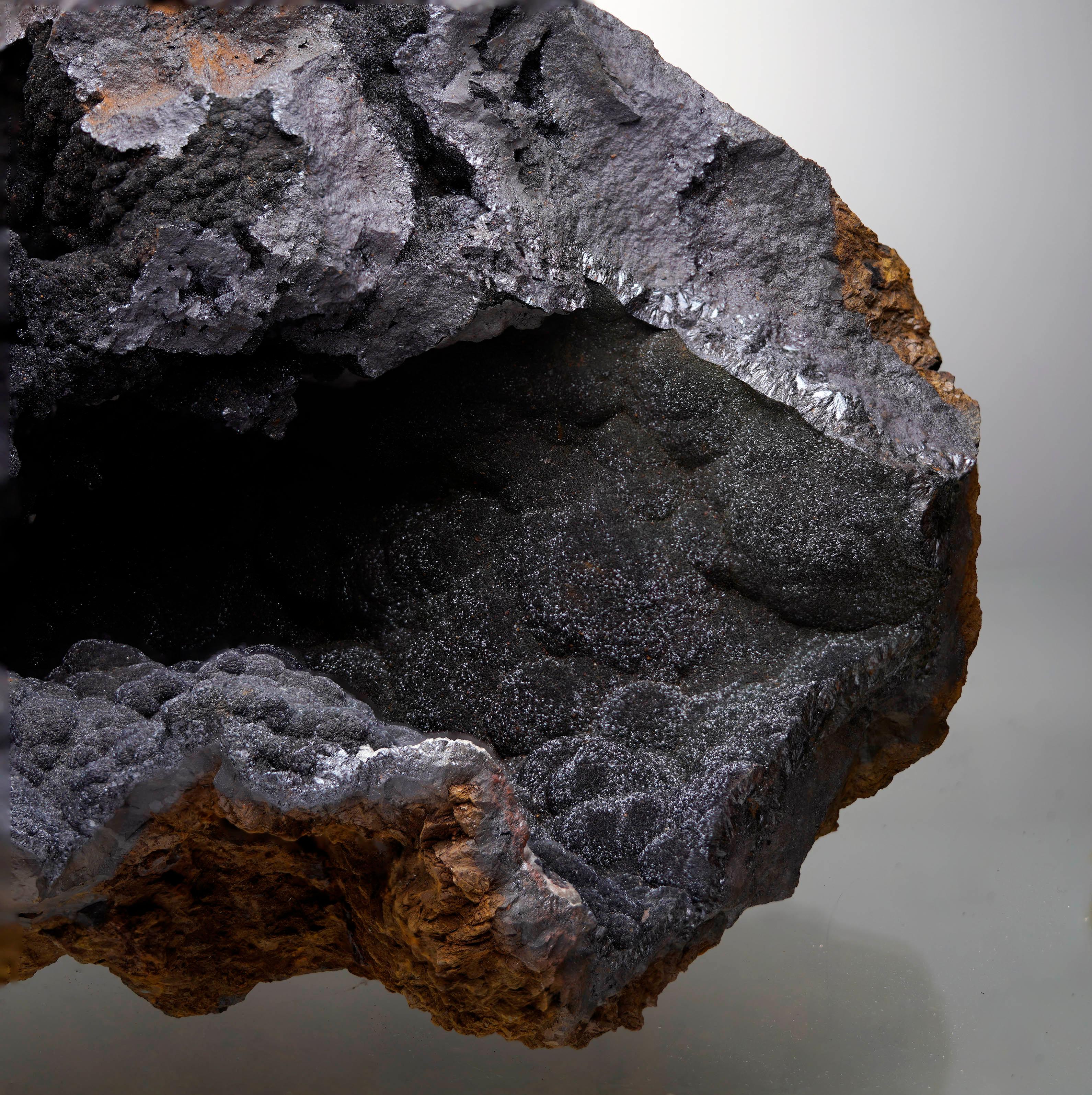 XXI secolo e contemporaneo Goethite Vug dal Marocco in vendita