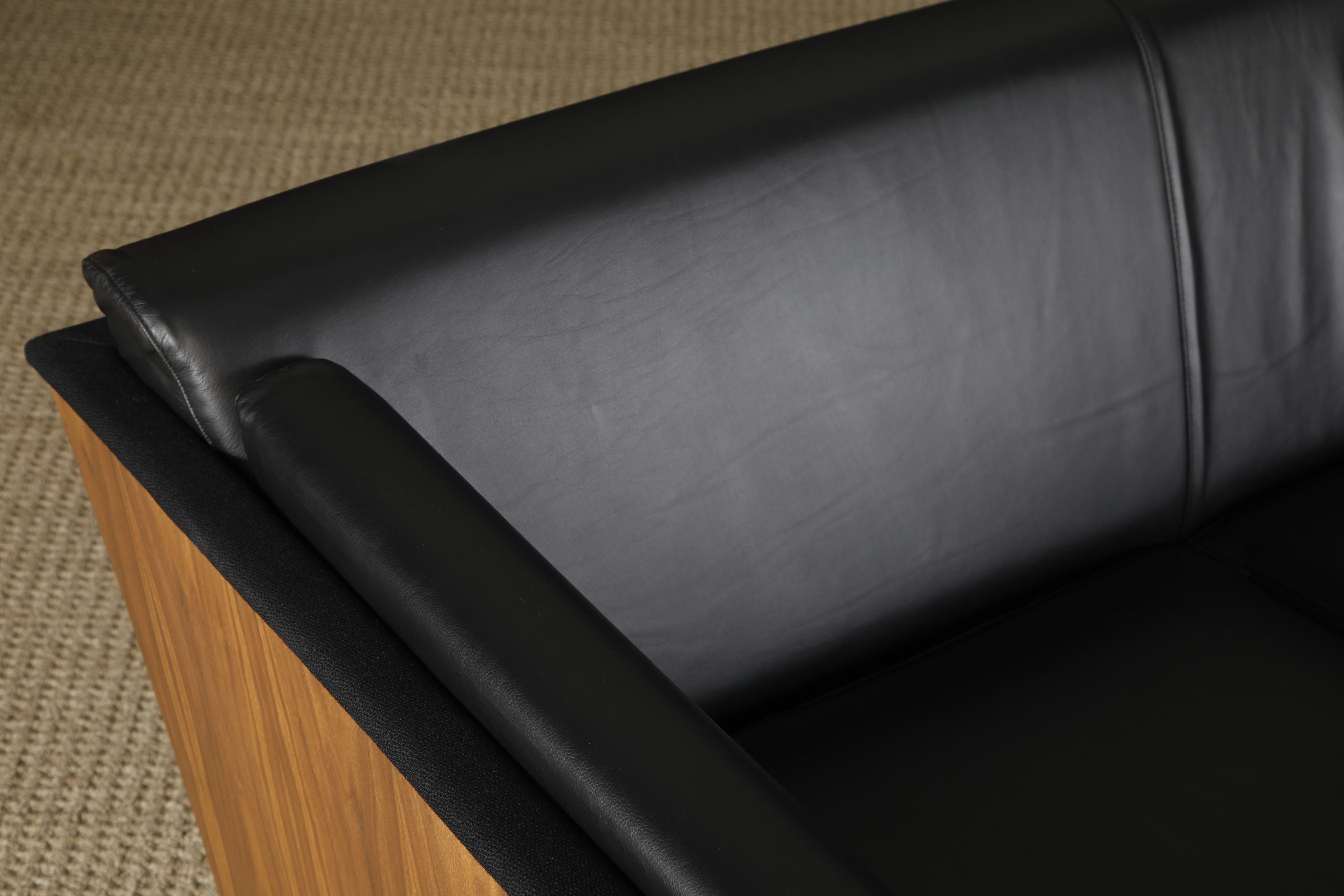'Goetz' Walnut and Leather Case Sofa by Mark Goetz for Herman Miller, Signed 2