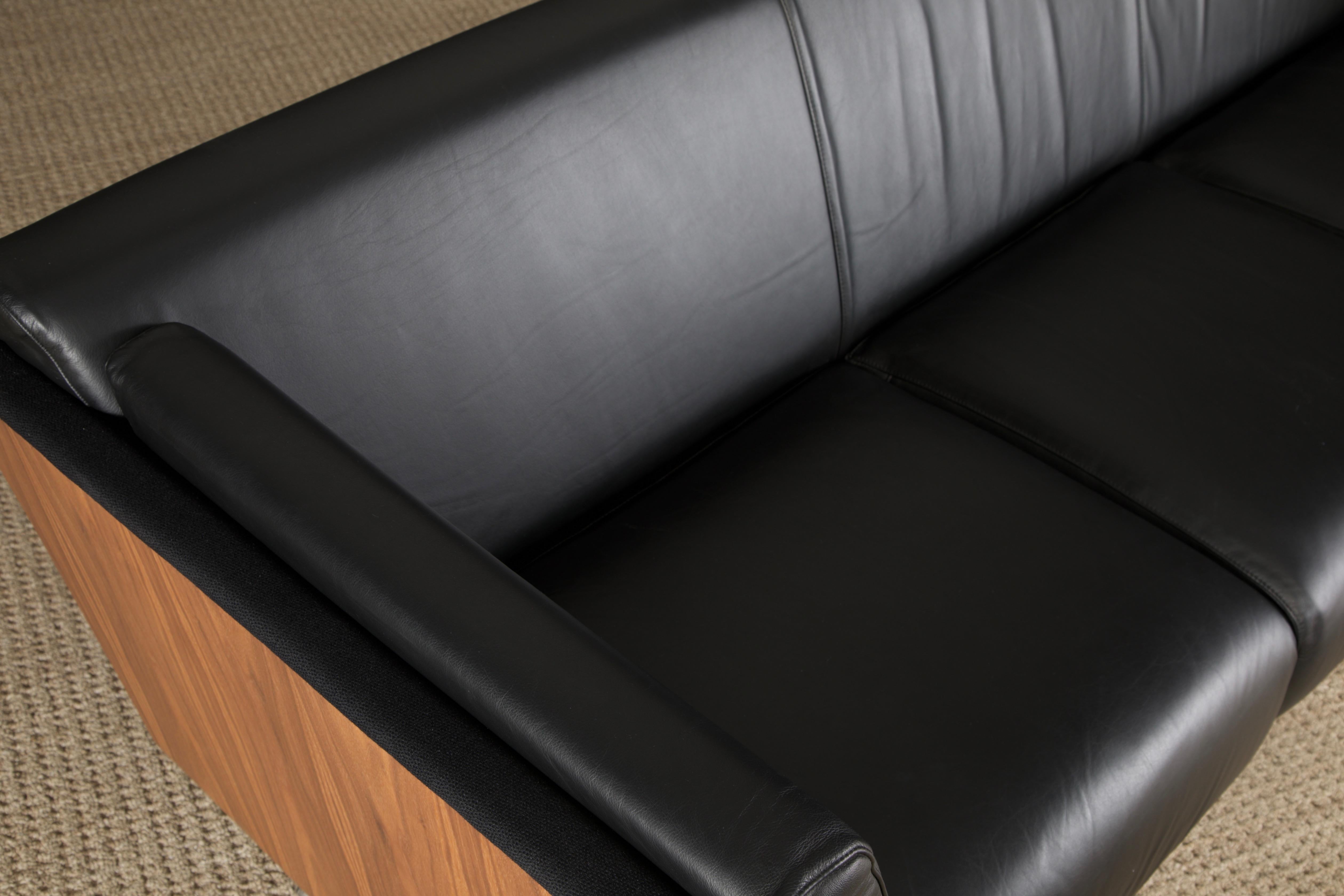 Contemporary 'Goetz' Walnut and Leather Case Sofa by Mark Goetz for Herman Miller, Signed