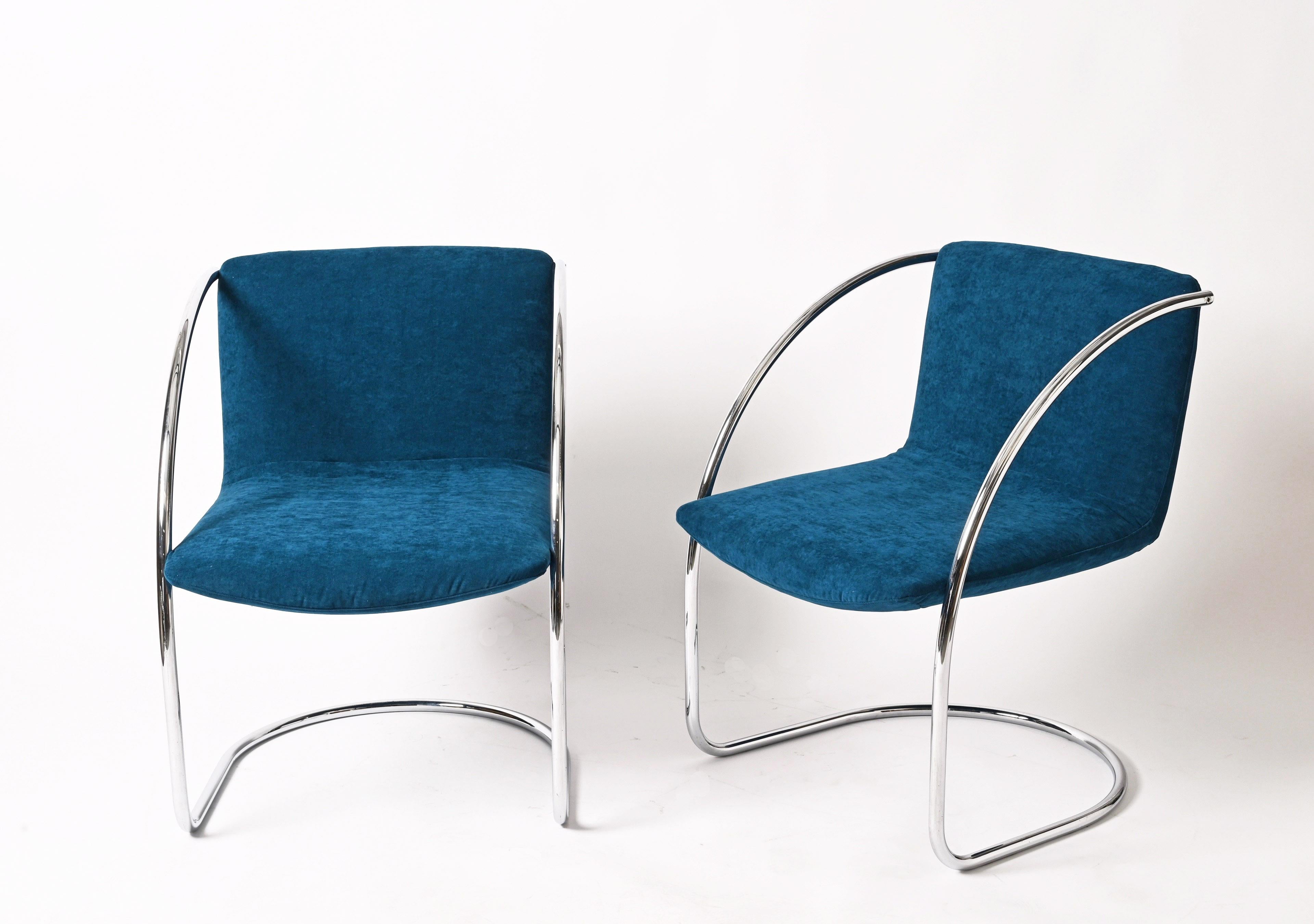 Satz von „Lens“-Stühlen von G. Offredi aus blauem Samt und Chrom, Saporiti Italien 1968 (Italienisch) im Angebot