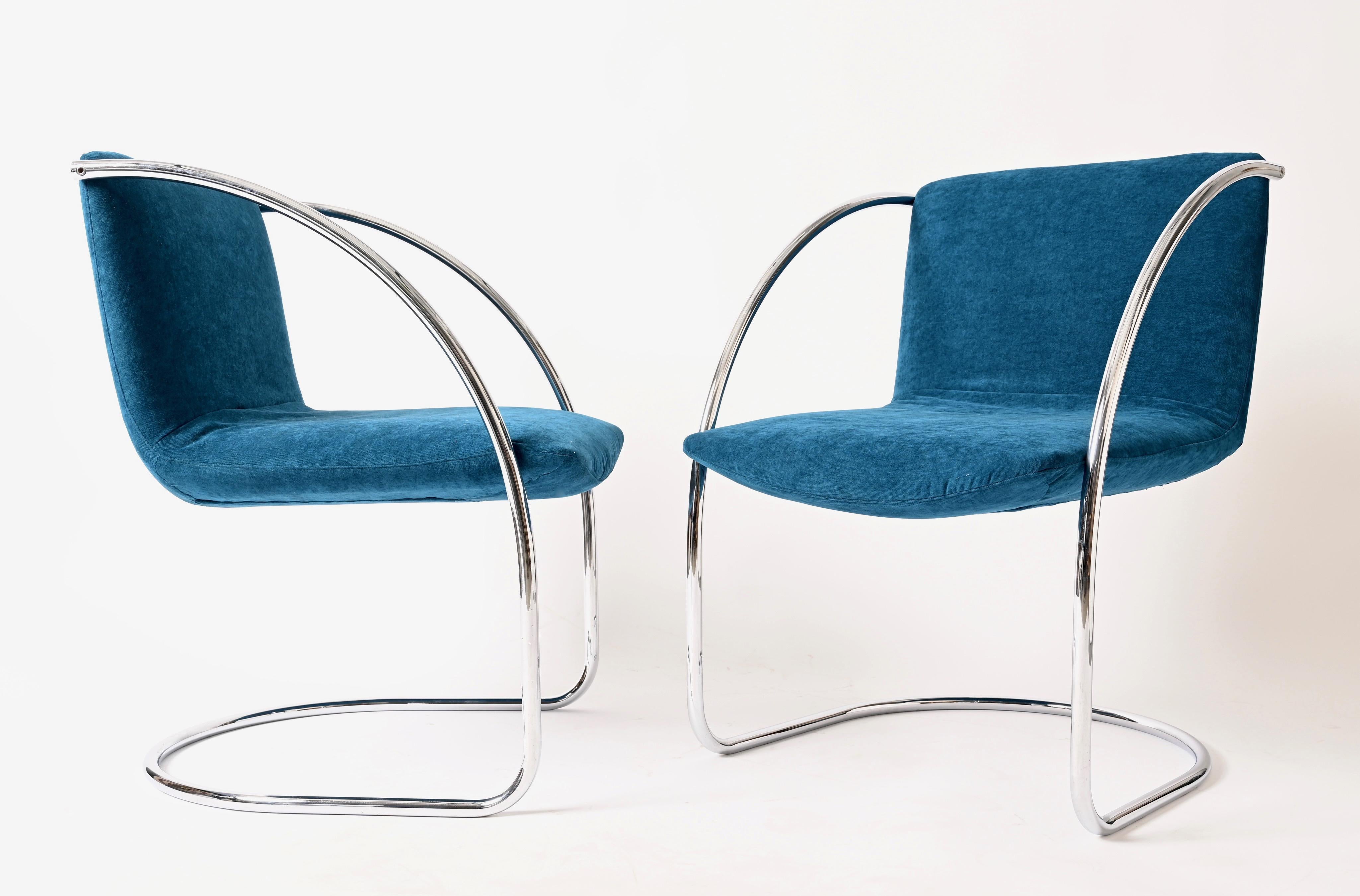 Satz von „Lens“-Stühlen von G. Offredi aus blauem Samt und Chrom, Saporiti Italien 1968 im Zustand „Gut“ im Angebot in Roma, IT