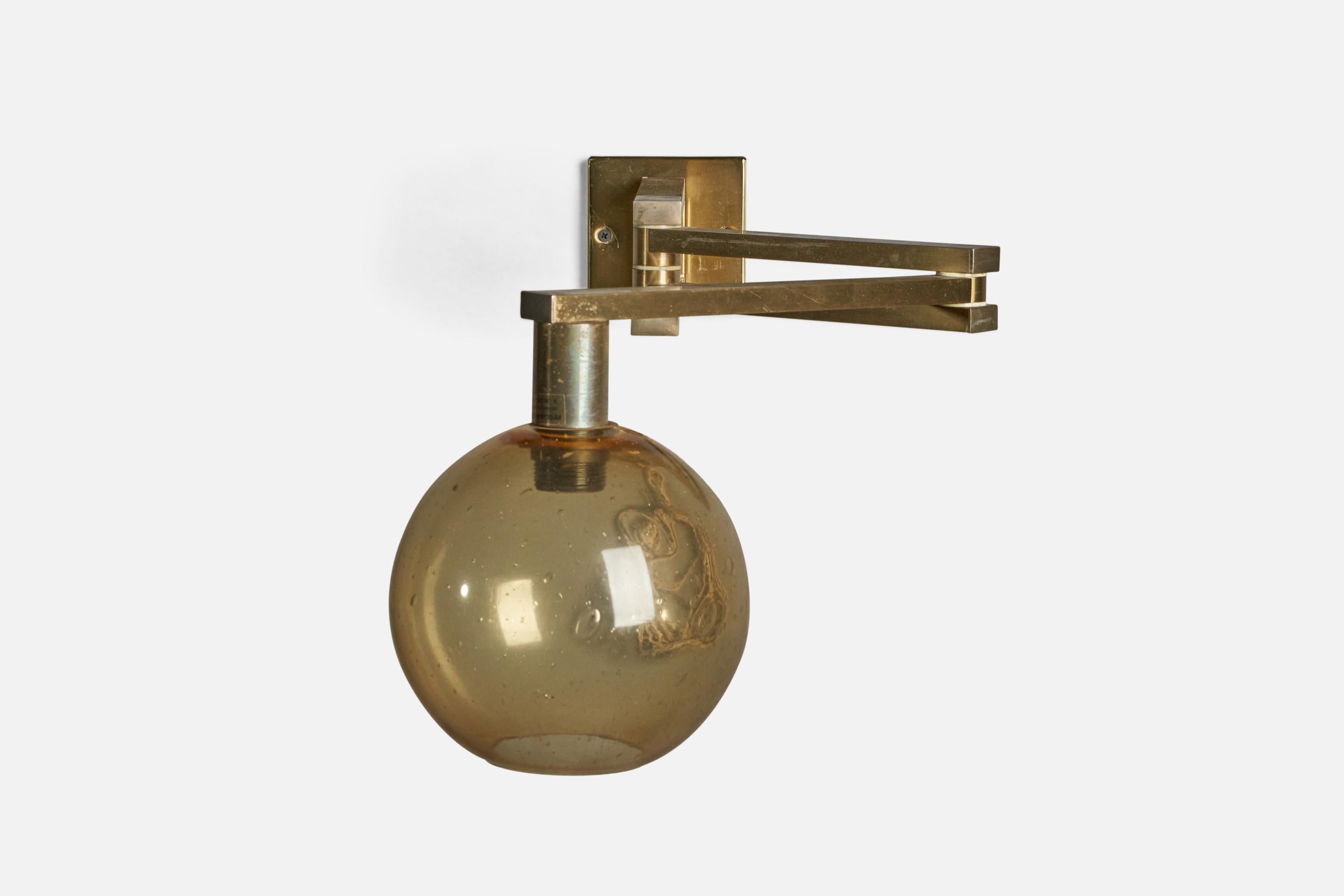 Mid-Century Modern Goffredo Reggiani, Adjustable Wall Light, Brass, Glass, Italy, 1970s For Sale