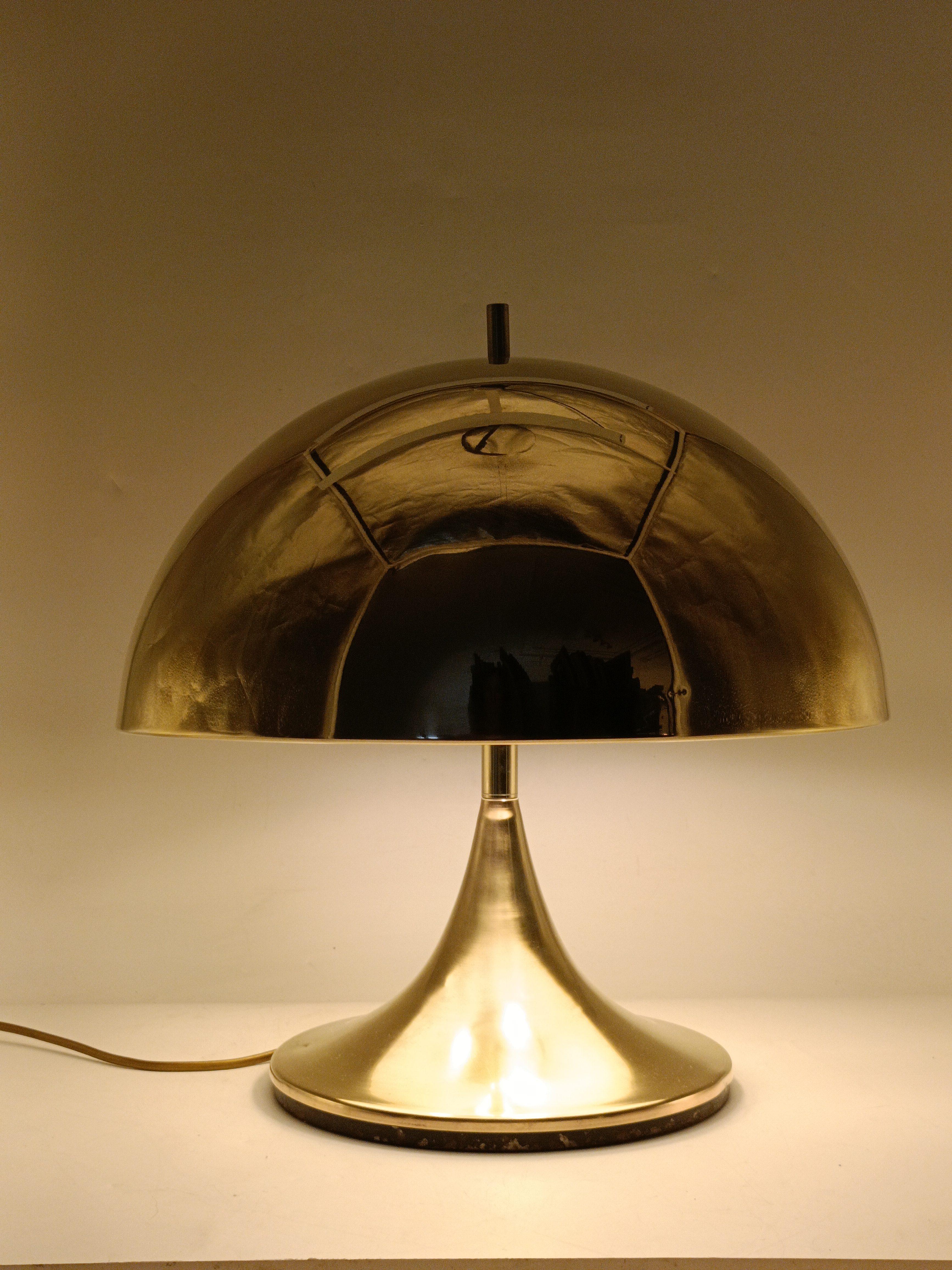 Goffredo Reggiani Attrib. Messing-Pilz-Tischlampe, Italien 1970er (Moderne der Mitte des Jahrhunderts) im Angebot