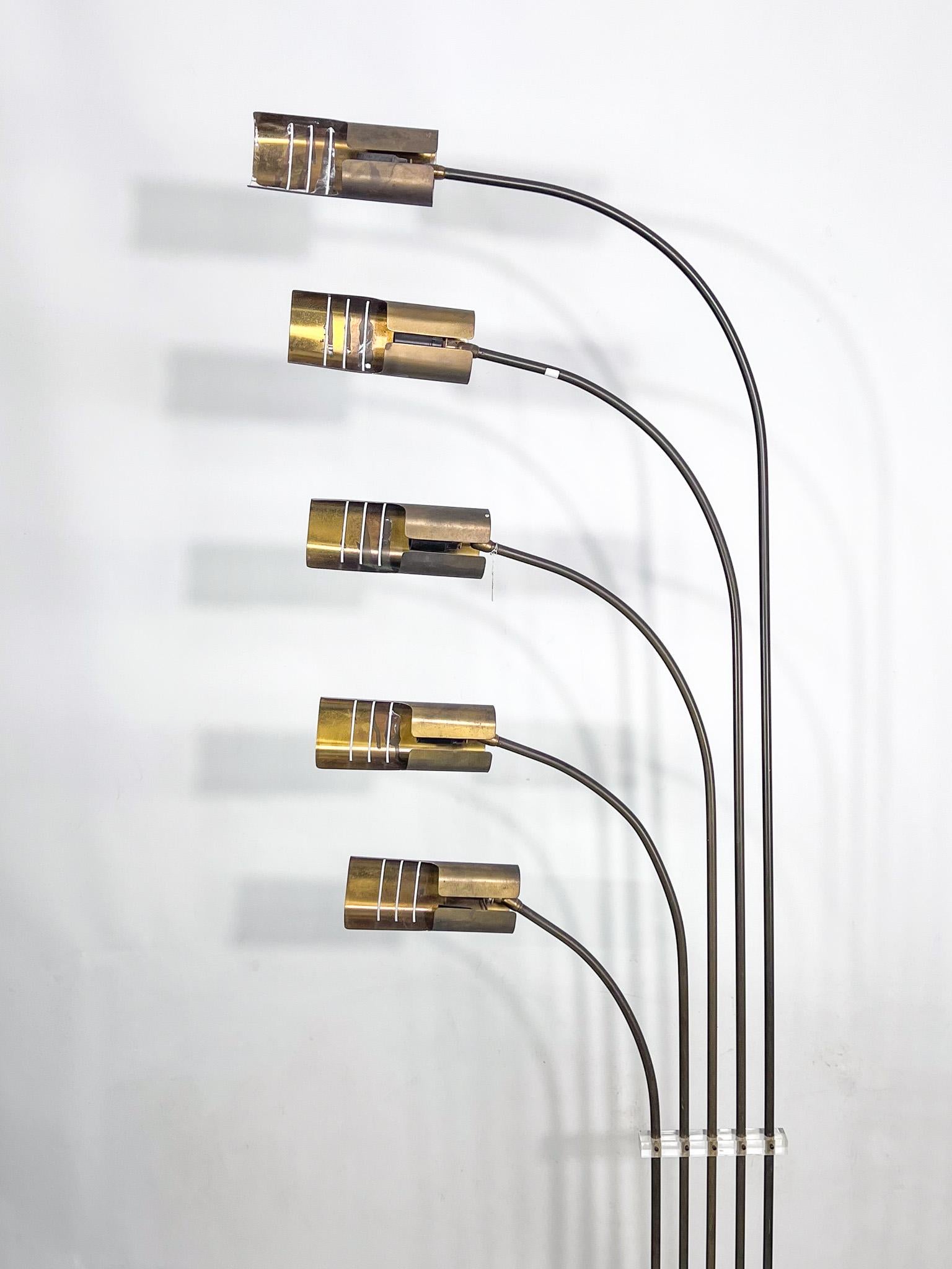 Goffredo Reggiani attributed. Floor lamp in brass and travertine. Italy 1960s For Sale 3