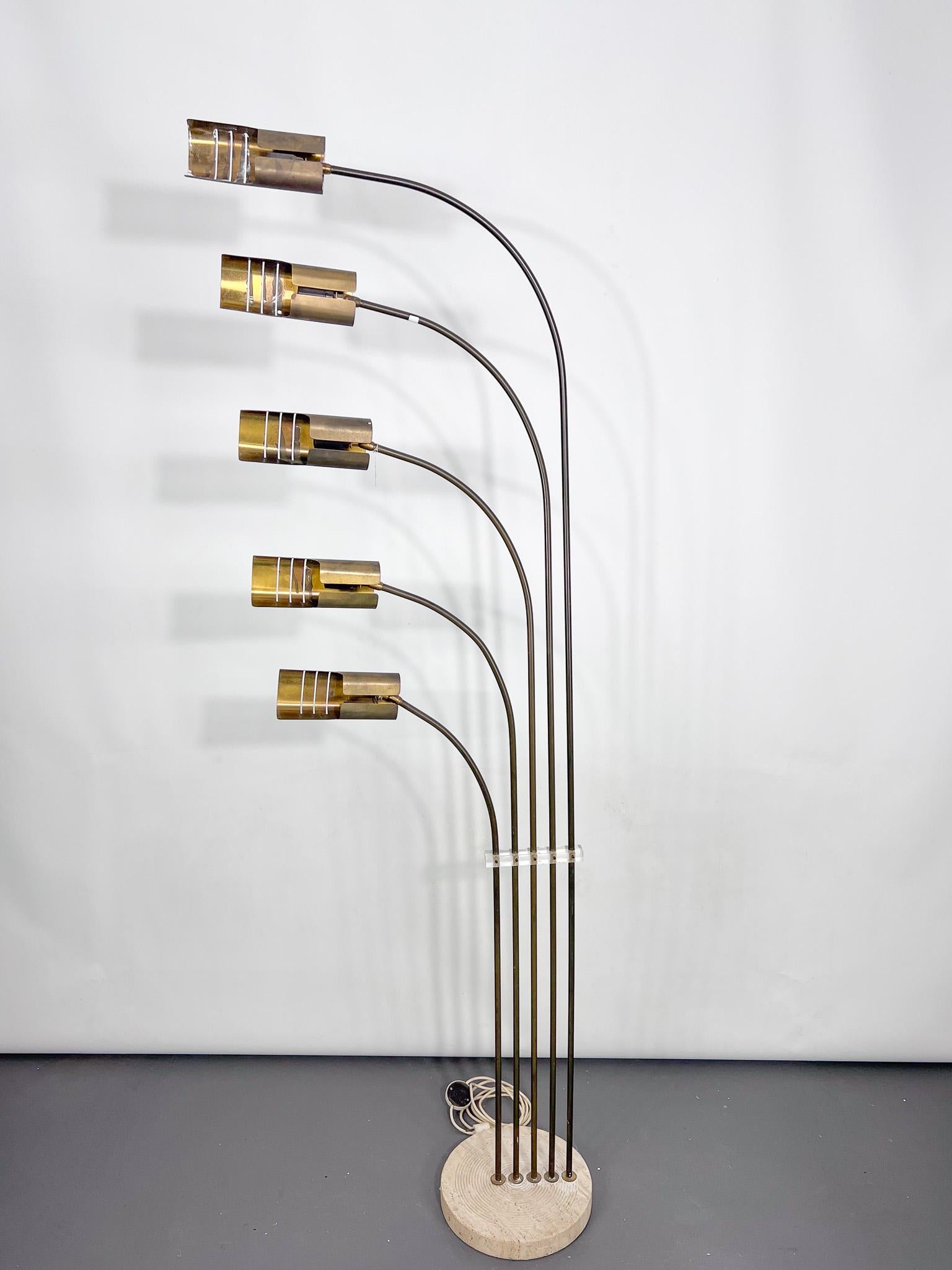 Goffredo Reggiani attributed. Floor lamp in brass and travertine. Italy 1960s For Sale 4