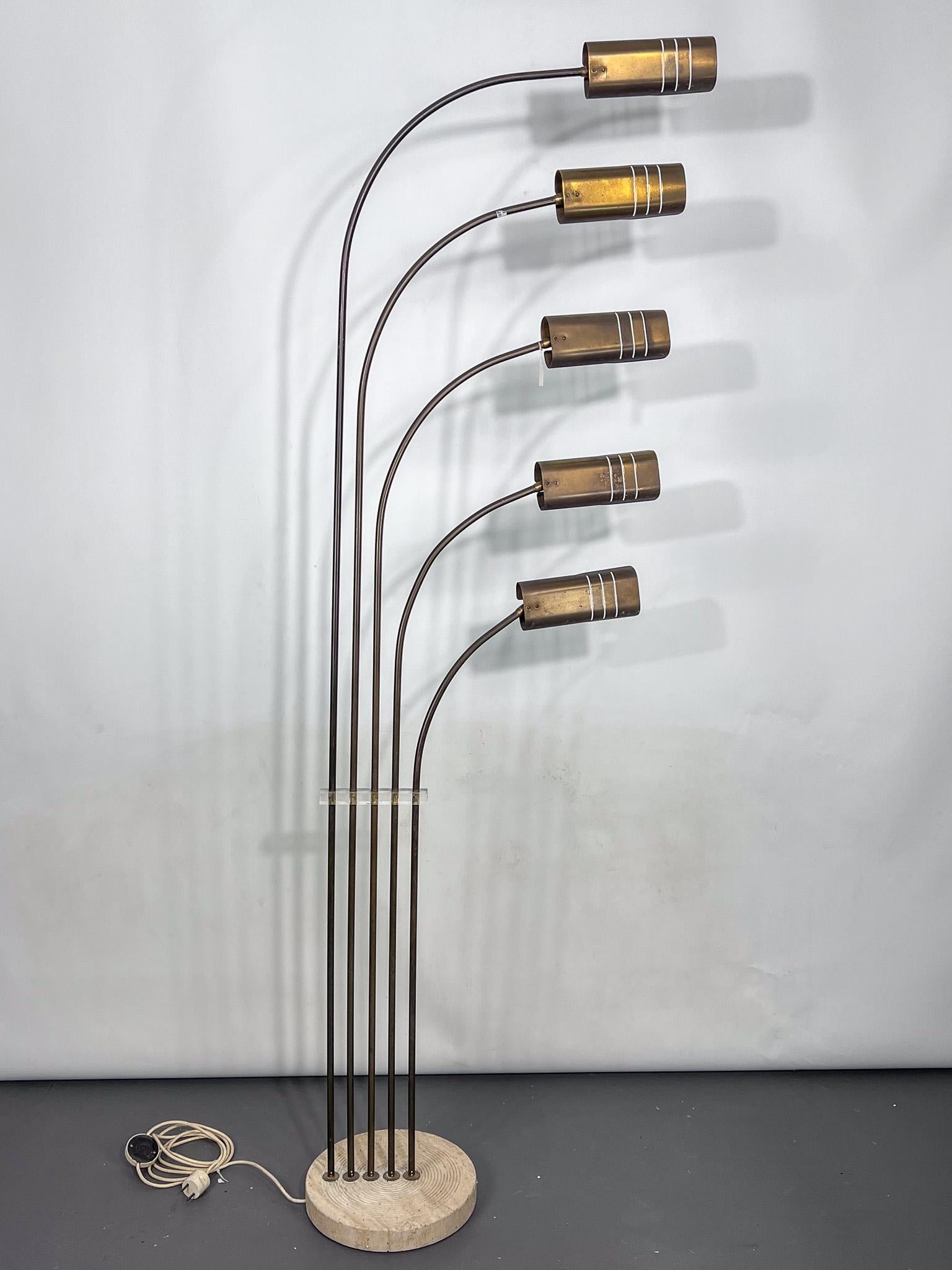 Elegant mid-century floor lamp, probably designed by Goffredo Reggiani. Featuring five arched arms in brass with perforated cylindrical shades, all mounted on a circular da travertine base. A refined example of Italian lighting design from the