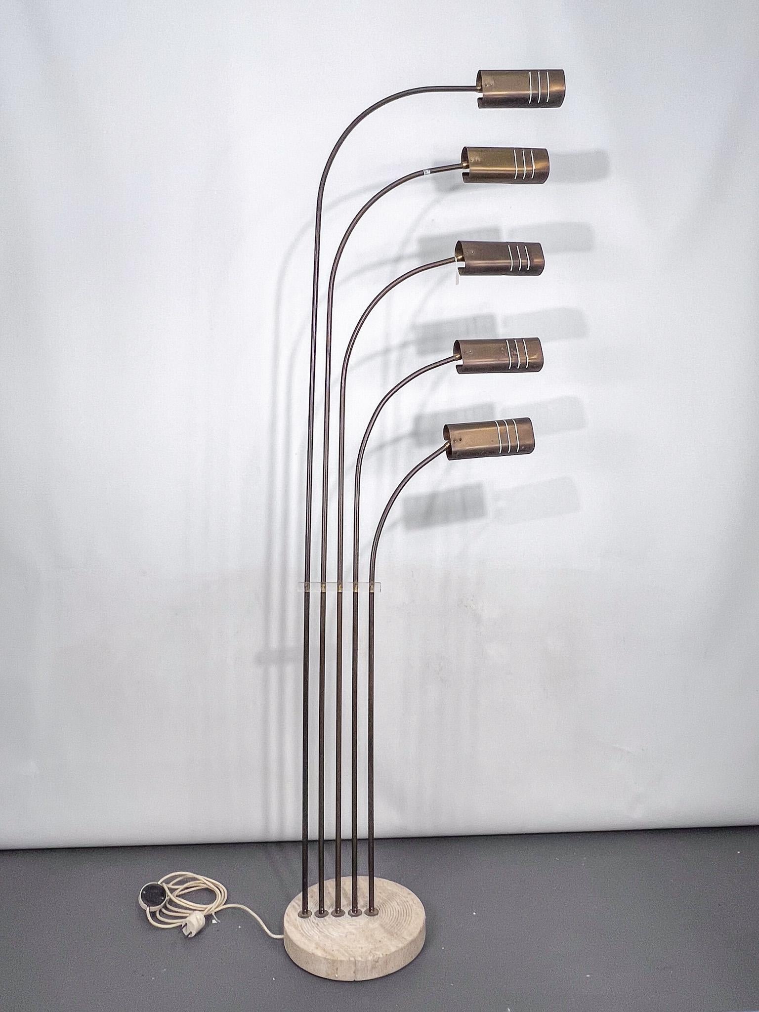 Mid-Century Modern Goffredo Reggiani attributed. Floor lamp in brass and travertine. Italy 1960s For Sale