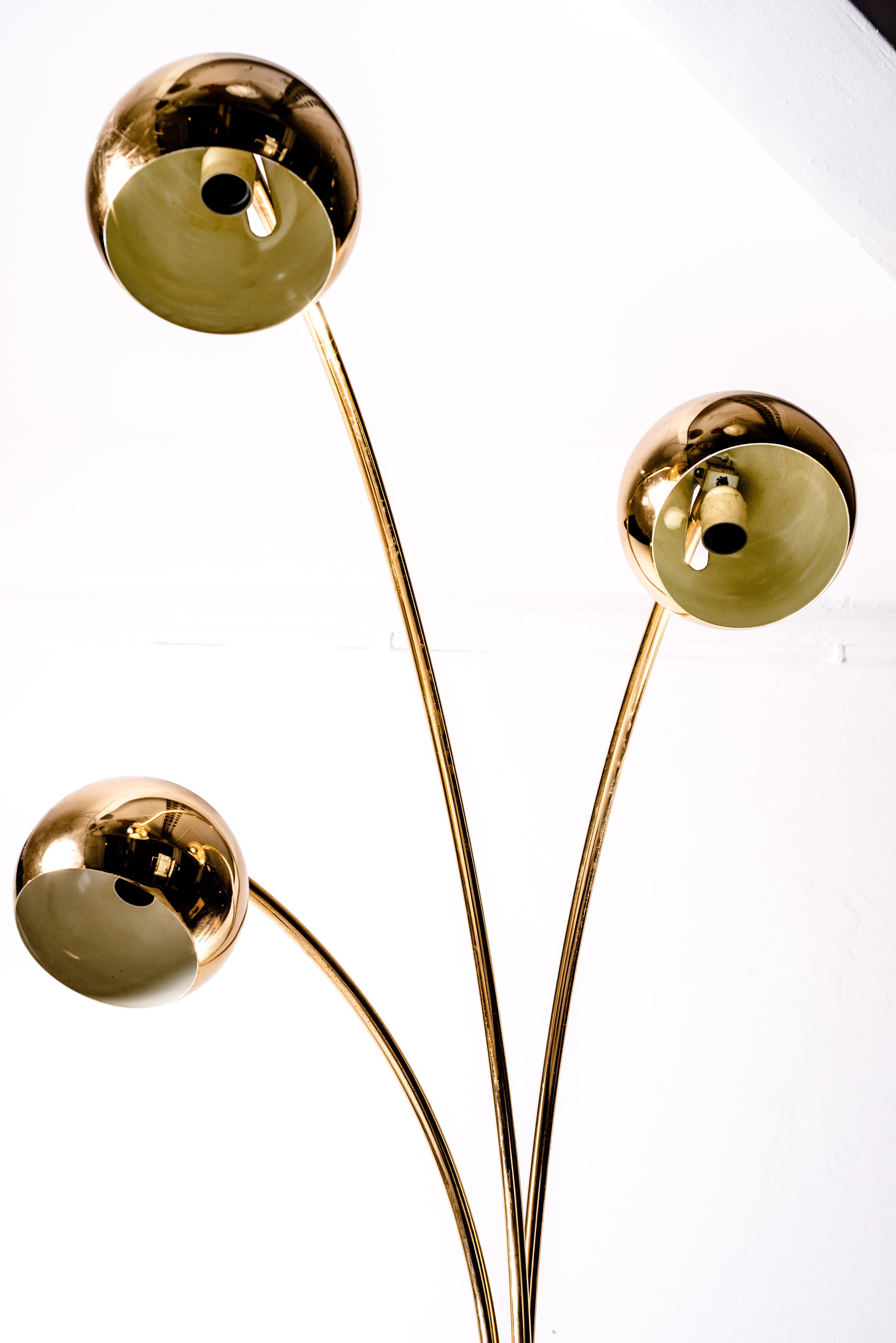 Goffredo Reggiani Brass Globe Floor Lamp, Italy, circa 1970 In Good Condition In Rome, IT