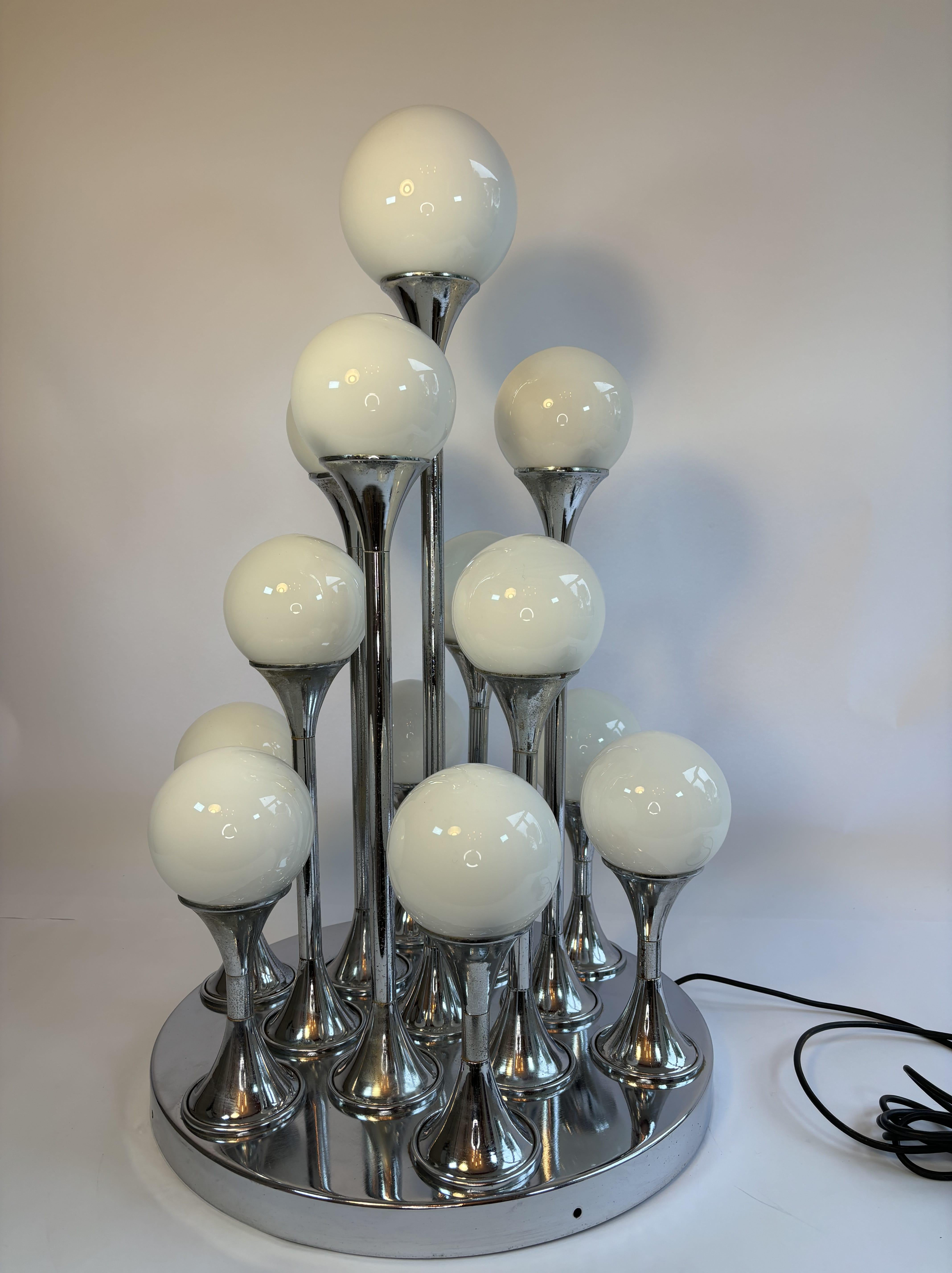Rare Iconic Bubble Lamp by Goffredo Reggiani, Italy, 1970s - 13 Lights, Chrome & Murano Glass

Stunning Bubble Lamp, an exceptional design by the renowned Italian lighting master, Goffredo Reggiani, a visionary of mid-20th century modernism. Crafted