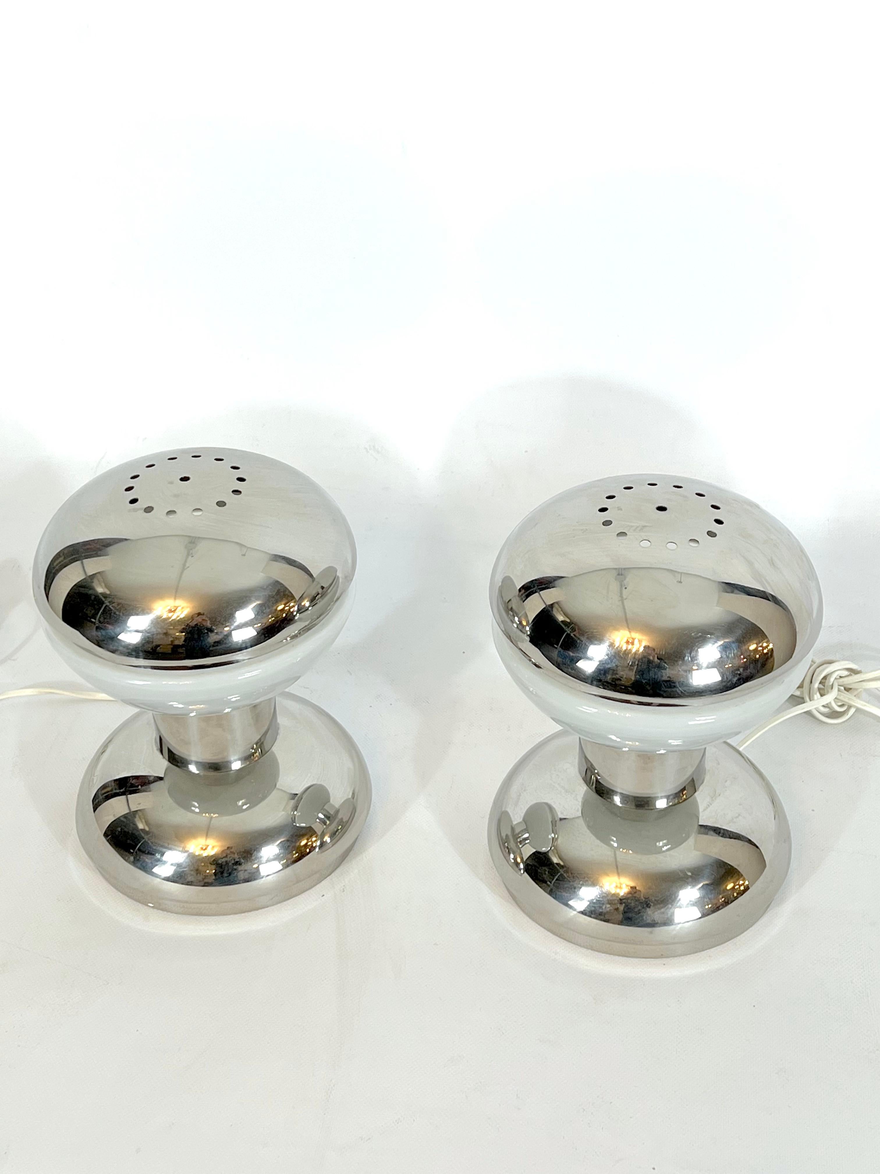 Goffredo Reggiani, Lámparas de mesa de cromo y cristal de leche de los años 70 Italiano en venta