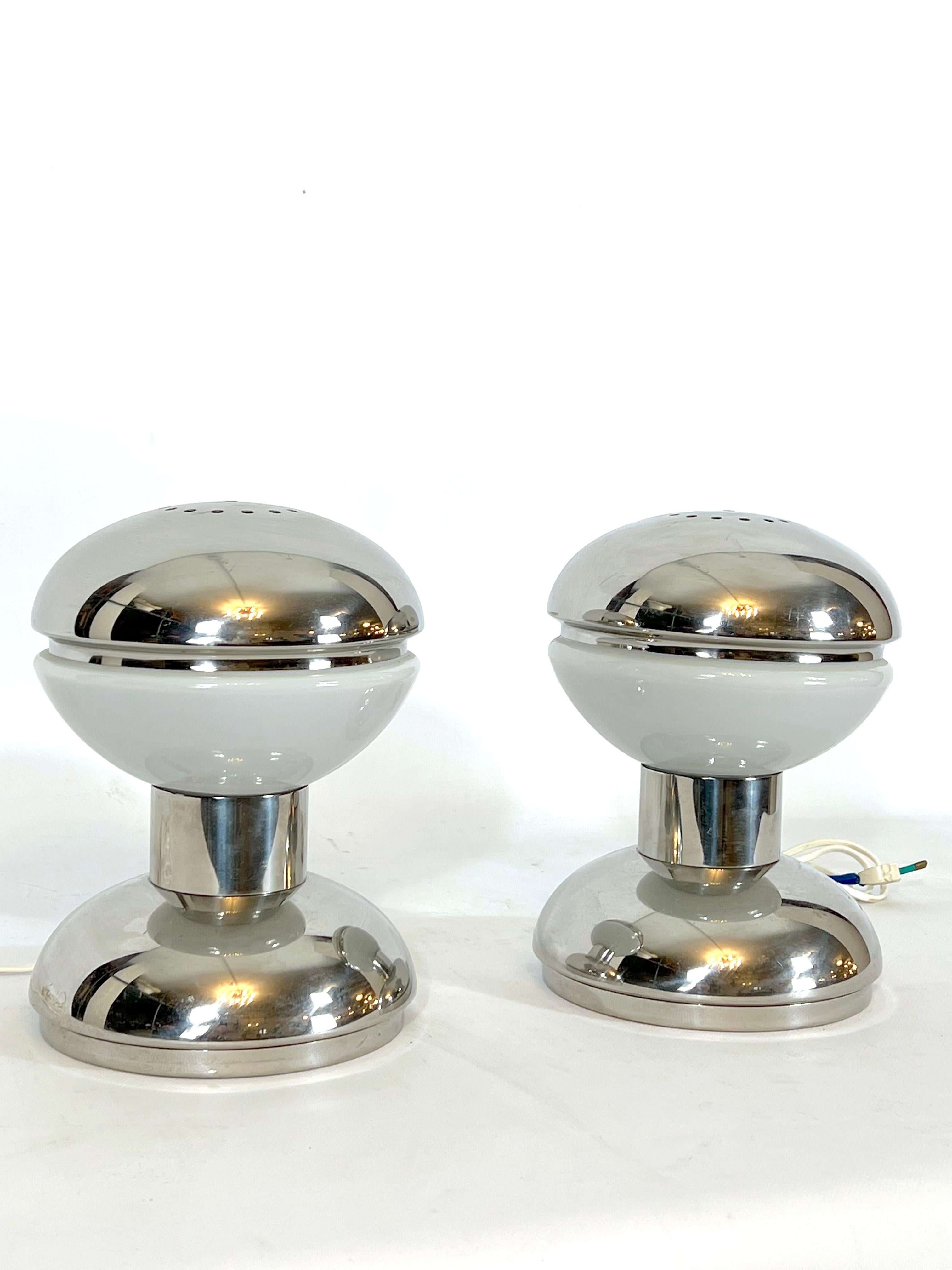 Goffredo Reggiani, Chrome and Milk Glass Table Lamps from 70s In Good Condition For Sale In Catania, CT