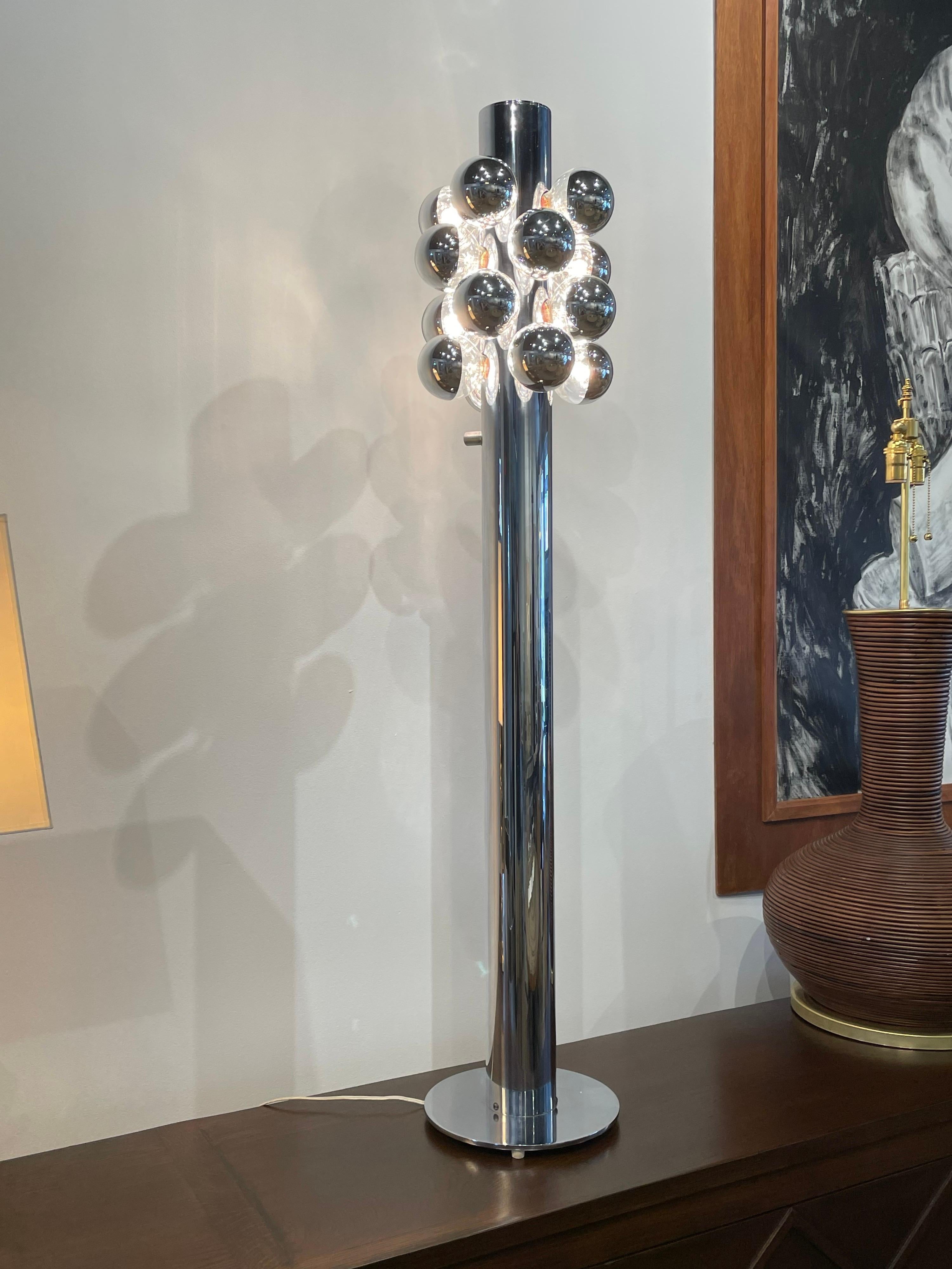 Goffredo Reggiani Chrom-Stehlampe, niedrig (Moderne der Mitte des Jahrhunderts) im Angebot
