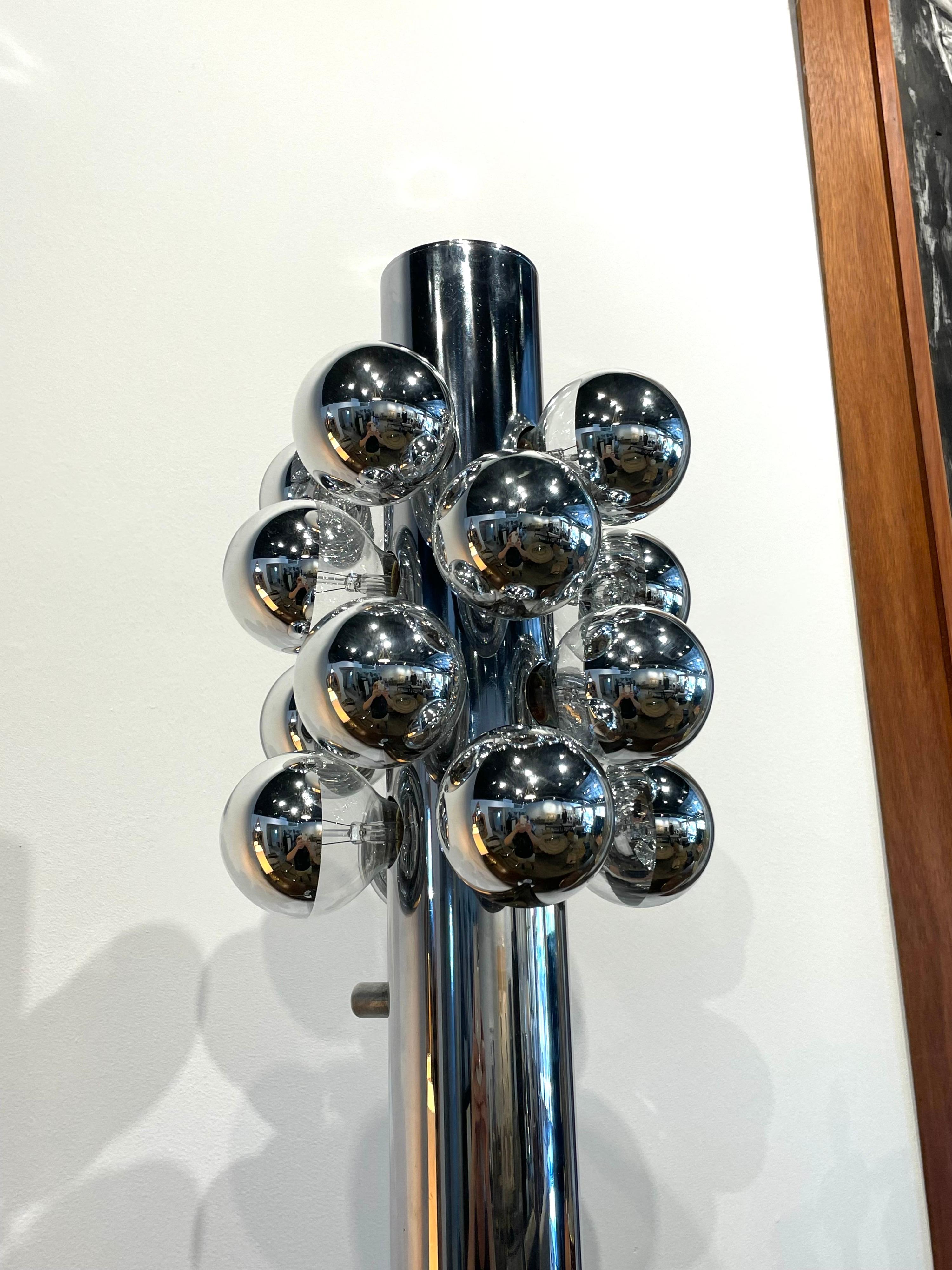 Goffredo Reggiani Chrom-Stehlampe, niedrig im Zustand „Gut“ im Angebot in East Hampton, NY