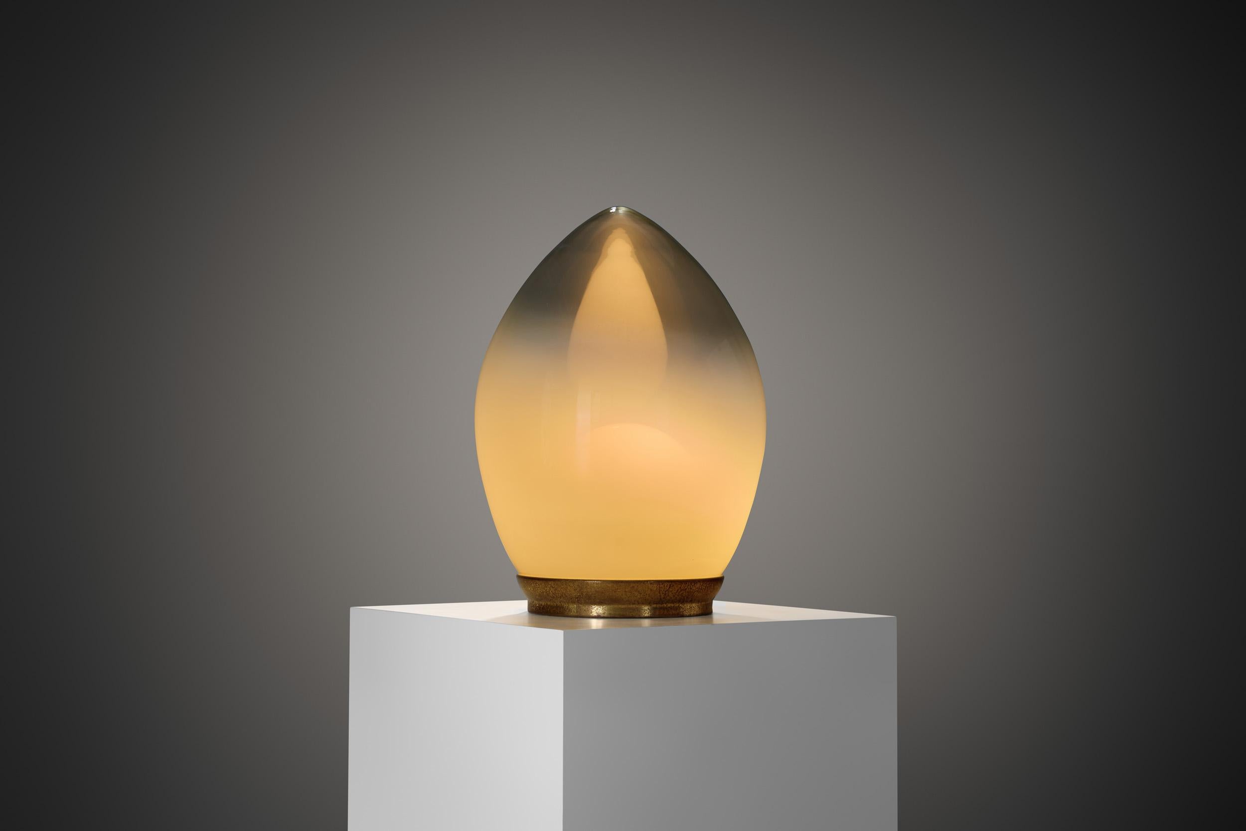This striking table lamp, designed by Goffredo Reggiani for Reggiani Illuminazione, exemplifies the elegant simplicity and modernist refinement of Italian mid-century lighting design.

Known as the “Egg” lamp, it features a beautifully rounded form