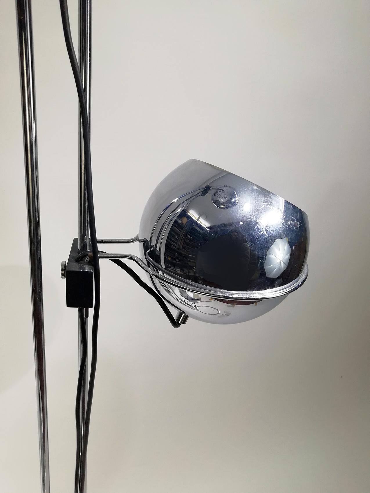 “Goffredo Reggiani” Eyeball Triple Light Floor Lamp, circa 1970 In Good Condition For Sale In Beirut, LB