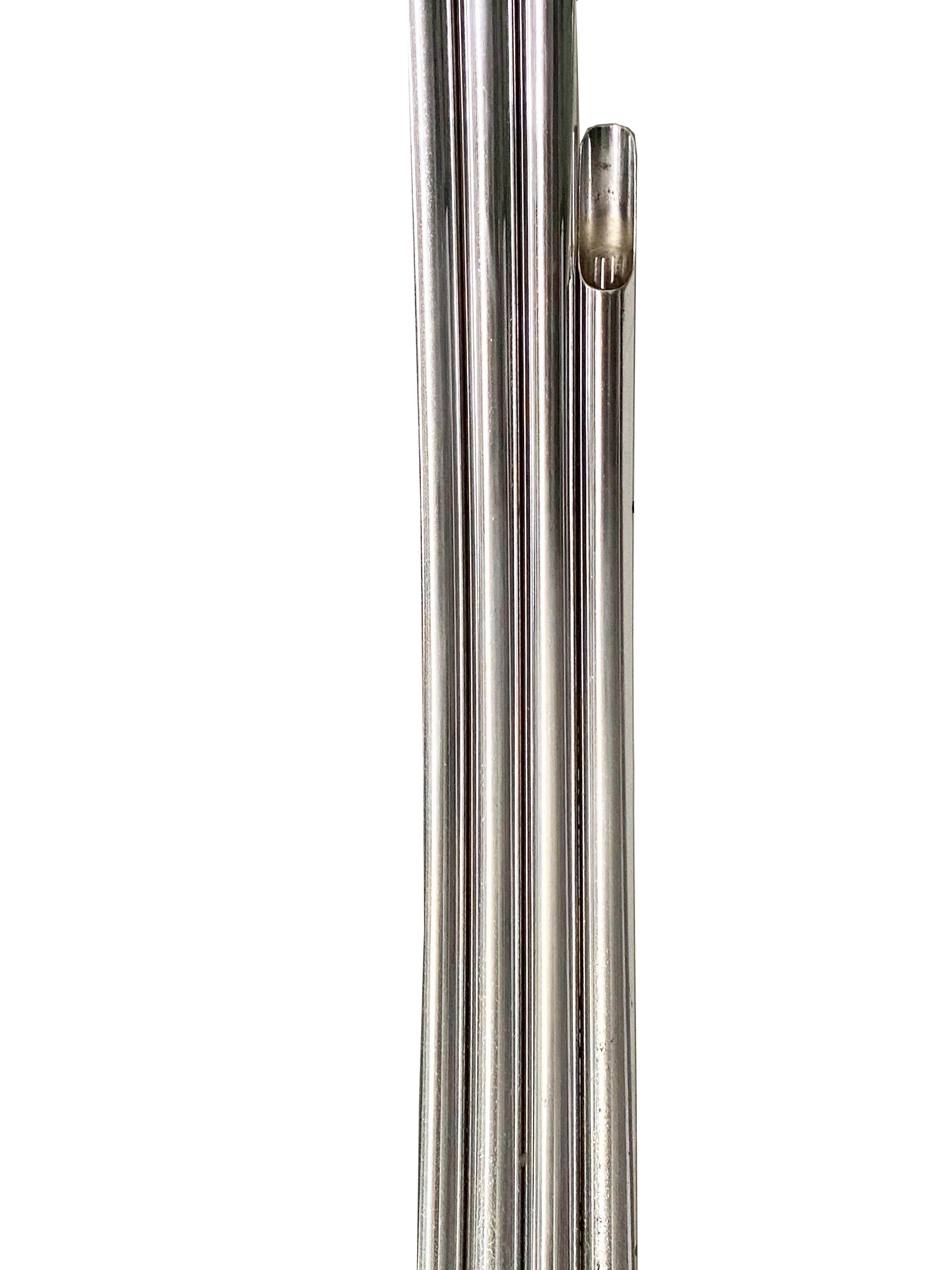 Iconic and elegant Goffredo Reggiani arched floor lamp, 1960s Italy, chromed with painted cast iron base. The four chromed tubular steel sections, all of different lengths, give an animated sense of movement and a wonderful illuminating effect. The