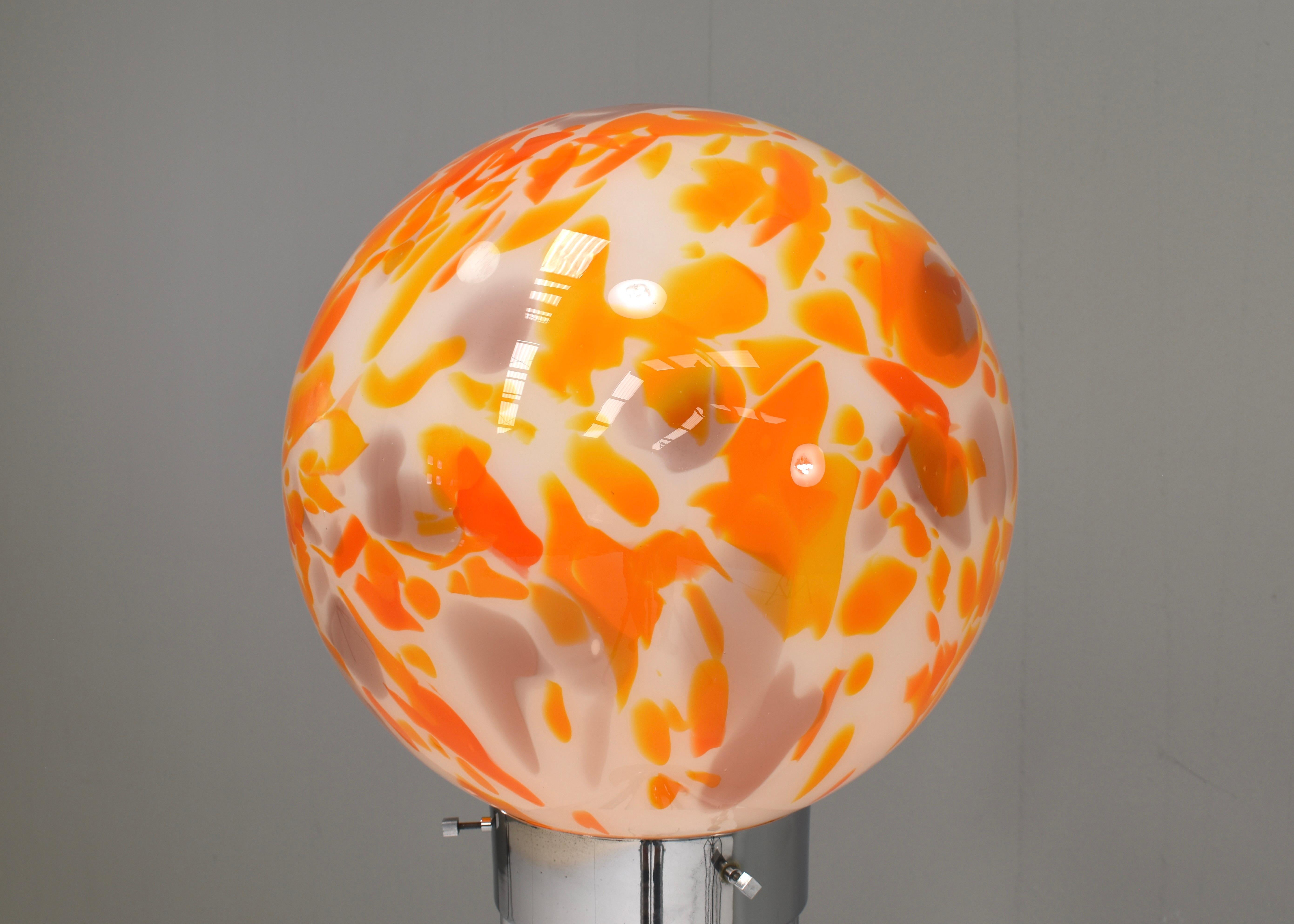 Italiano Lampada da terra Goffredo Reggiani Globe in vetro di Murano e marmo  - Italia, anni '70 in vendita