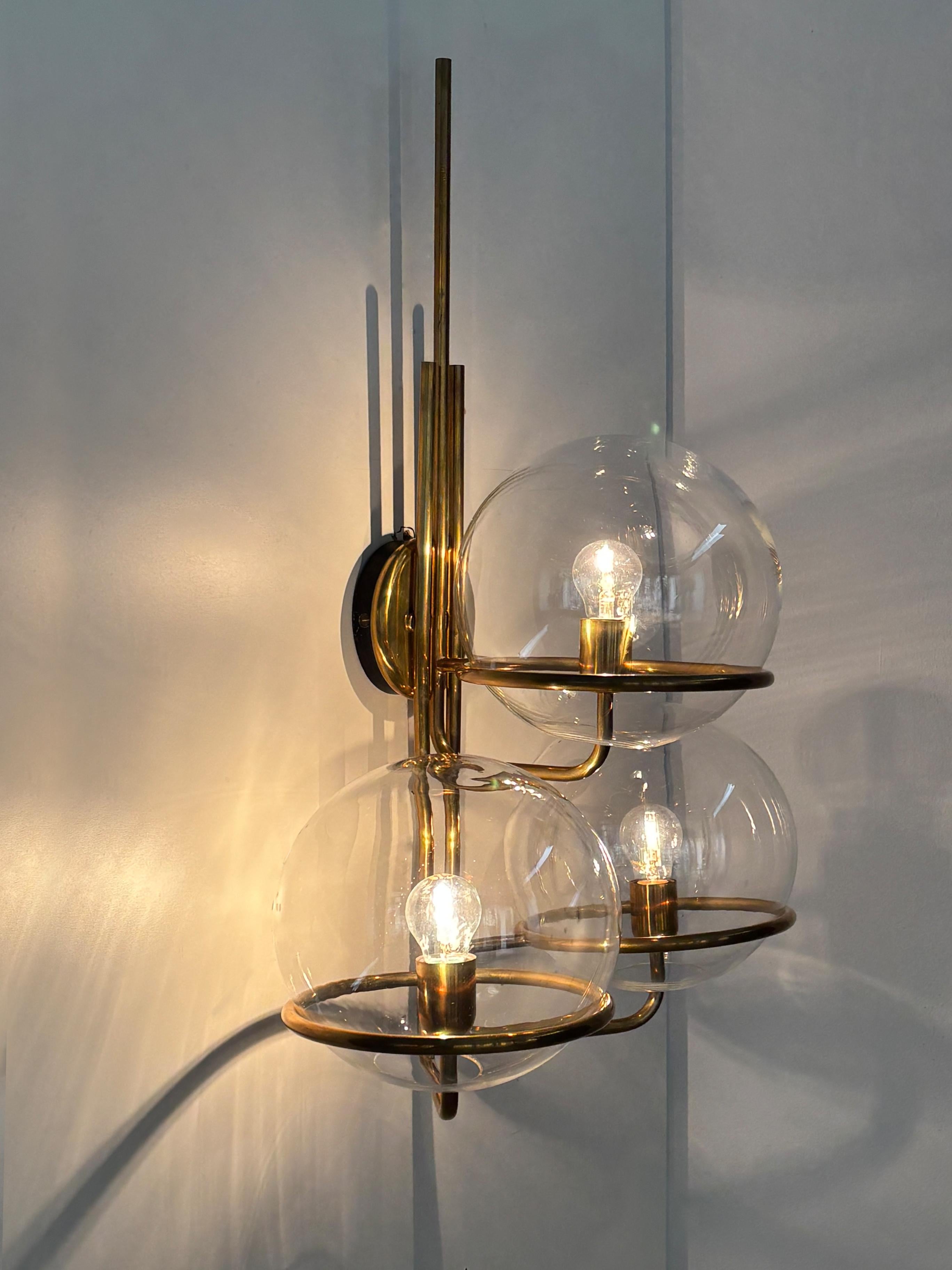 Goffredo Reggiani Italian Brass Glass Large Wall Lights Sconces, 1970s In Good Condition For Sale In Reggio Emilia, IT