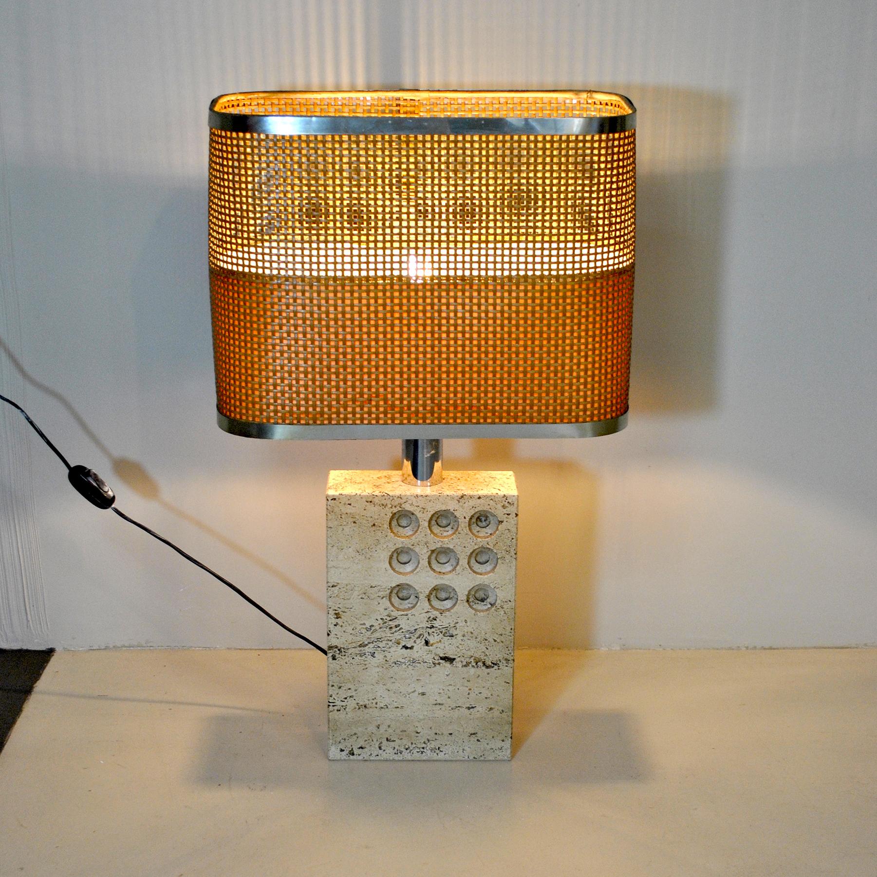 An amazing table lamp by a master of Italian lighting from the sixties for Raymor. The base is in worked travertine marble while the wicker lampshade.