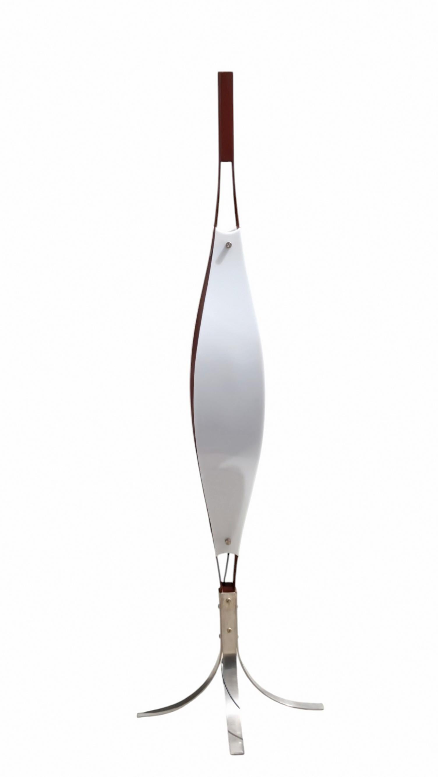 Goffredo Reggiani Lámpara de pie de madera y plexiglás, Italia Años 60 Moderno de mediados de siglo en venta