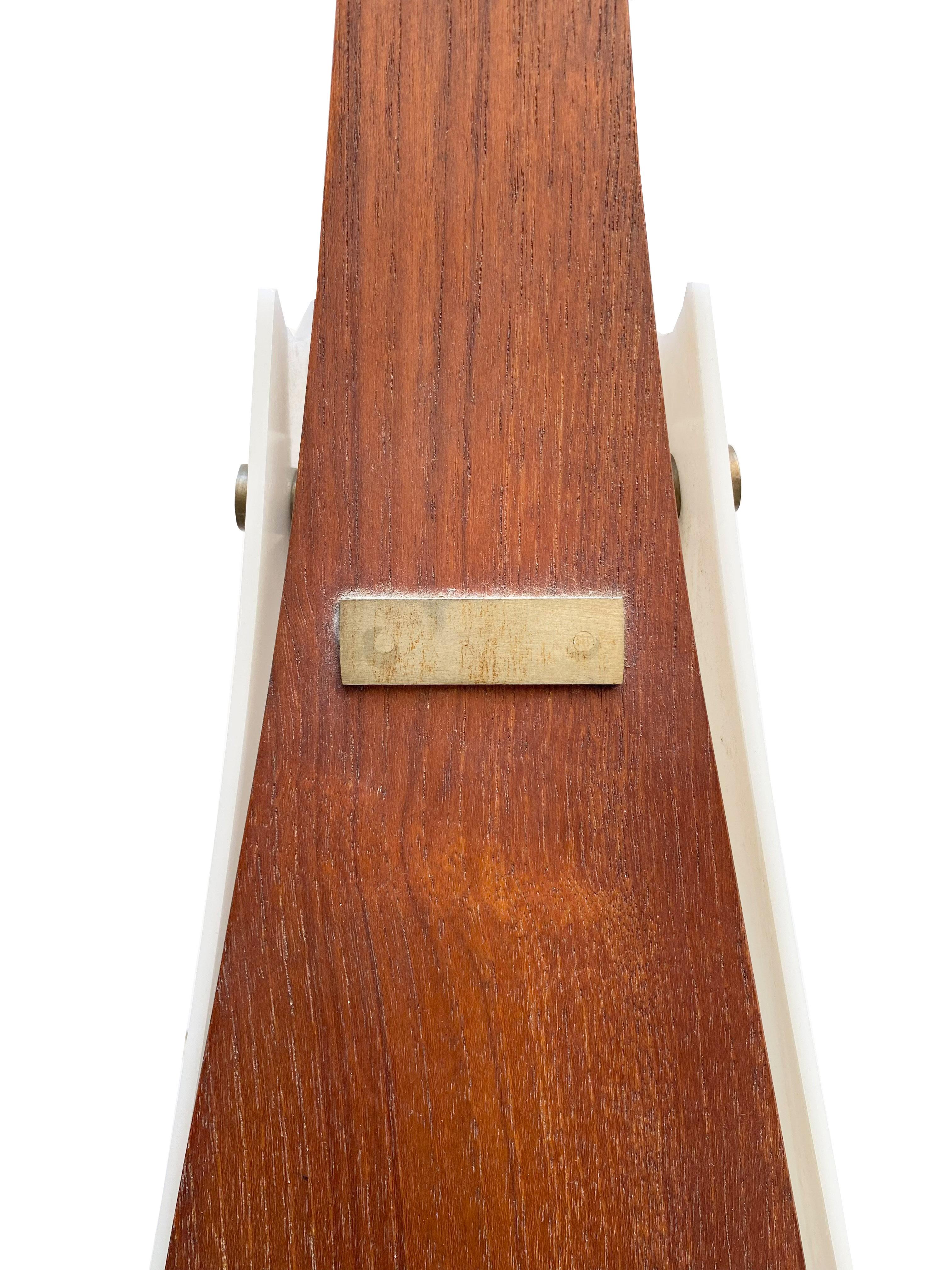 Goffredo Reggiani Lámpara de pie de madera y plexiglás, Italia Años 60 Italian en venta