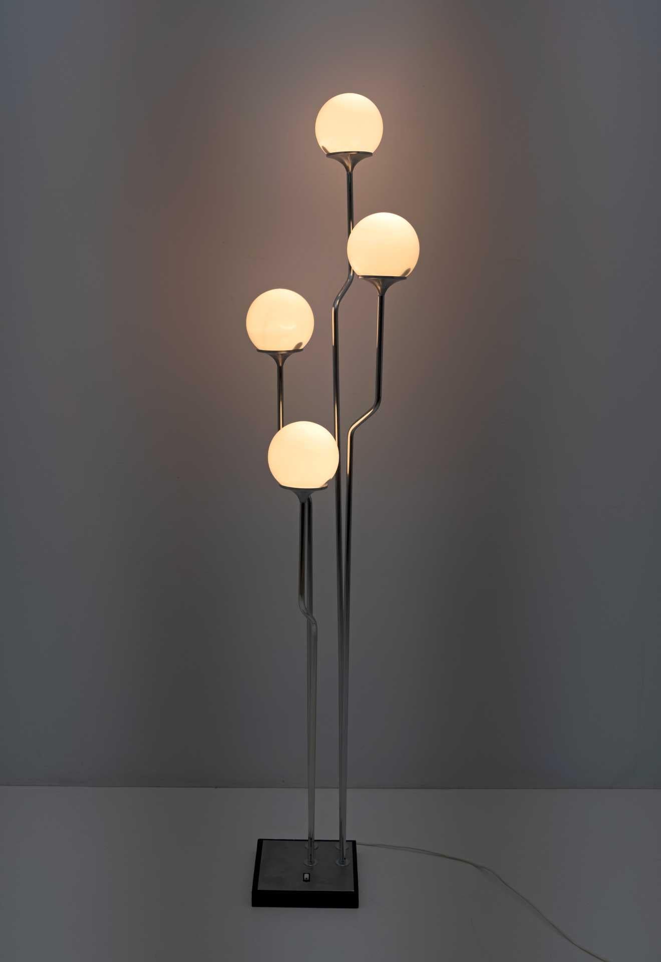 Italian Goffredo Reggiani Mid-Century Modern Chrome and Opaline Glass Floor Lamp, 1970s