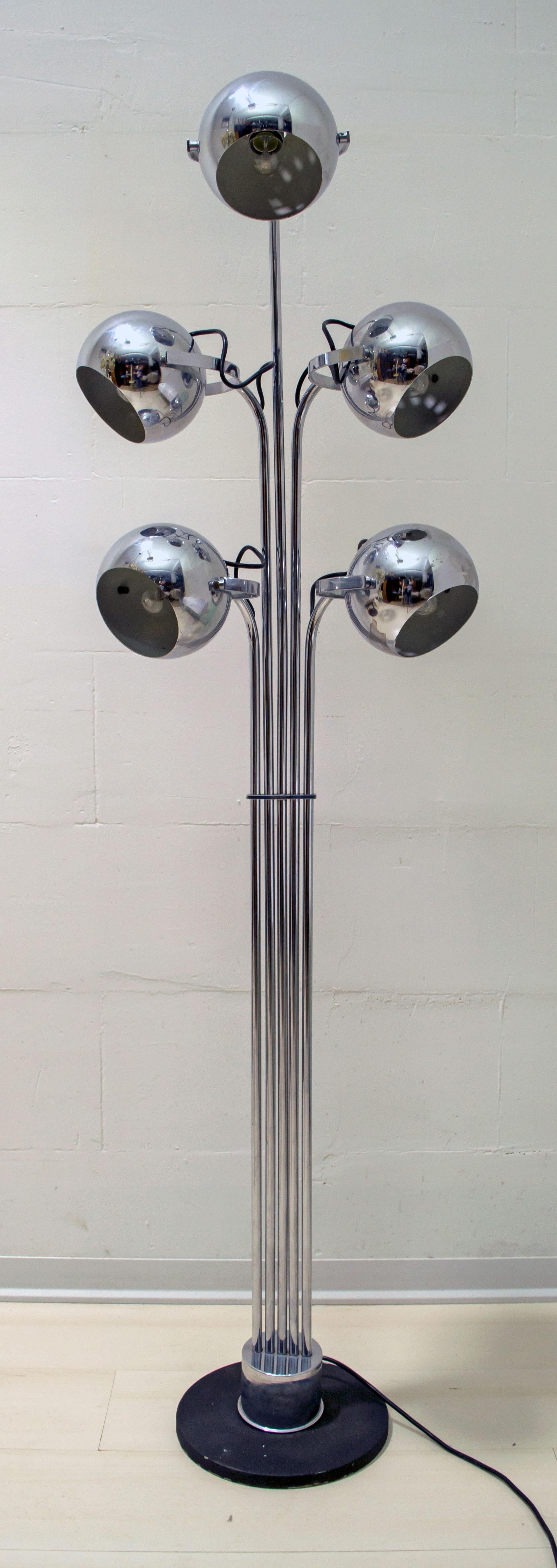 Goffredo Reggiani Mid-Century Modern Italian 5 Lights Chrome Floor Lamp, 1970s In Good Condition In Puglia, Puglia