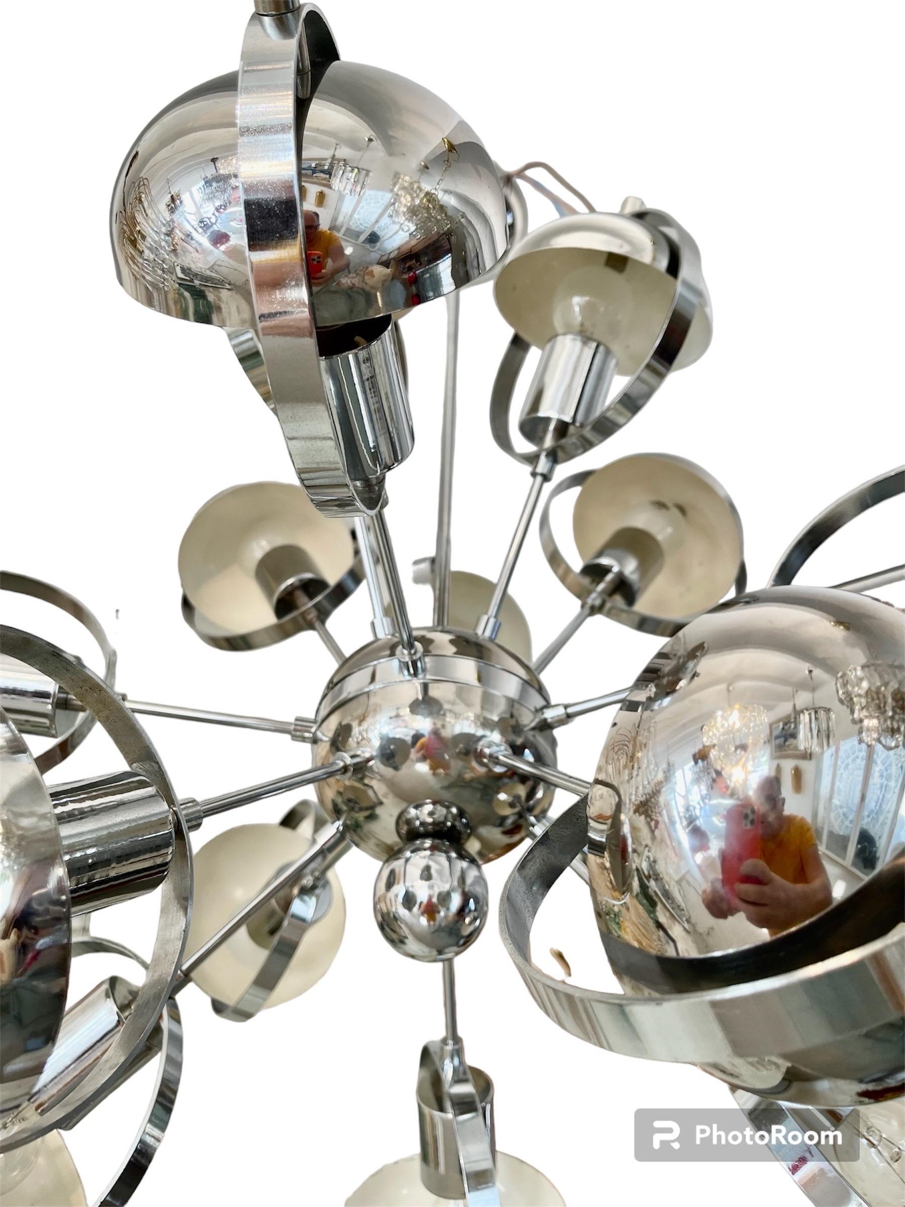 Goffredo Reggiani Orbit Chrom-Kronleuchter mit 15 Glühbirnen, Italien 1960er Jahre (Moderne der Mitte des Jahrhunderts) im Angebot