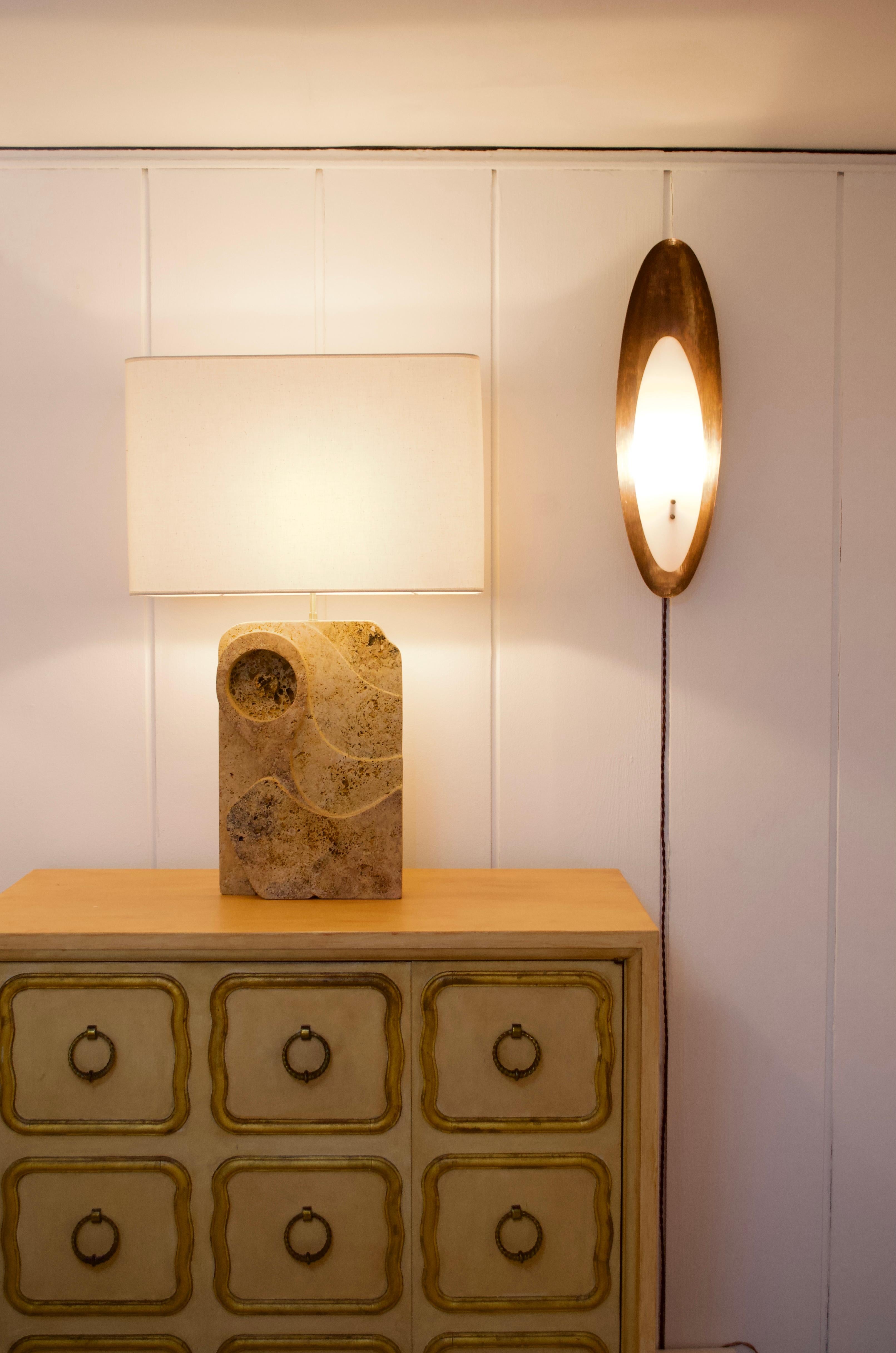 Italiano Goffredo Reggiani - Coppia di applique in teak e perspex, Italia, circa 1960 in vendita