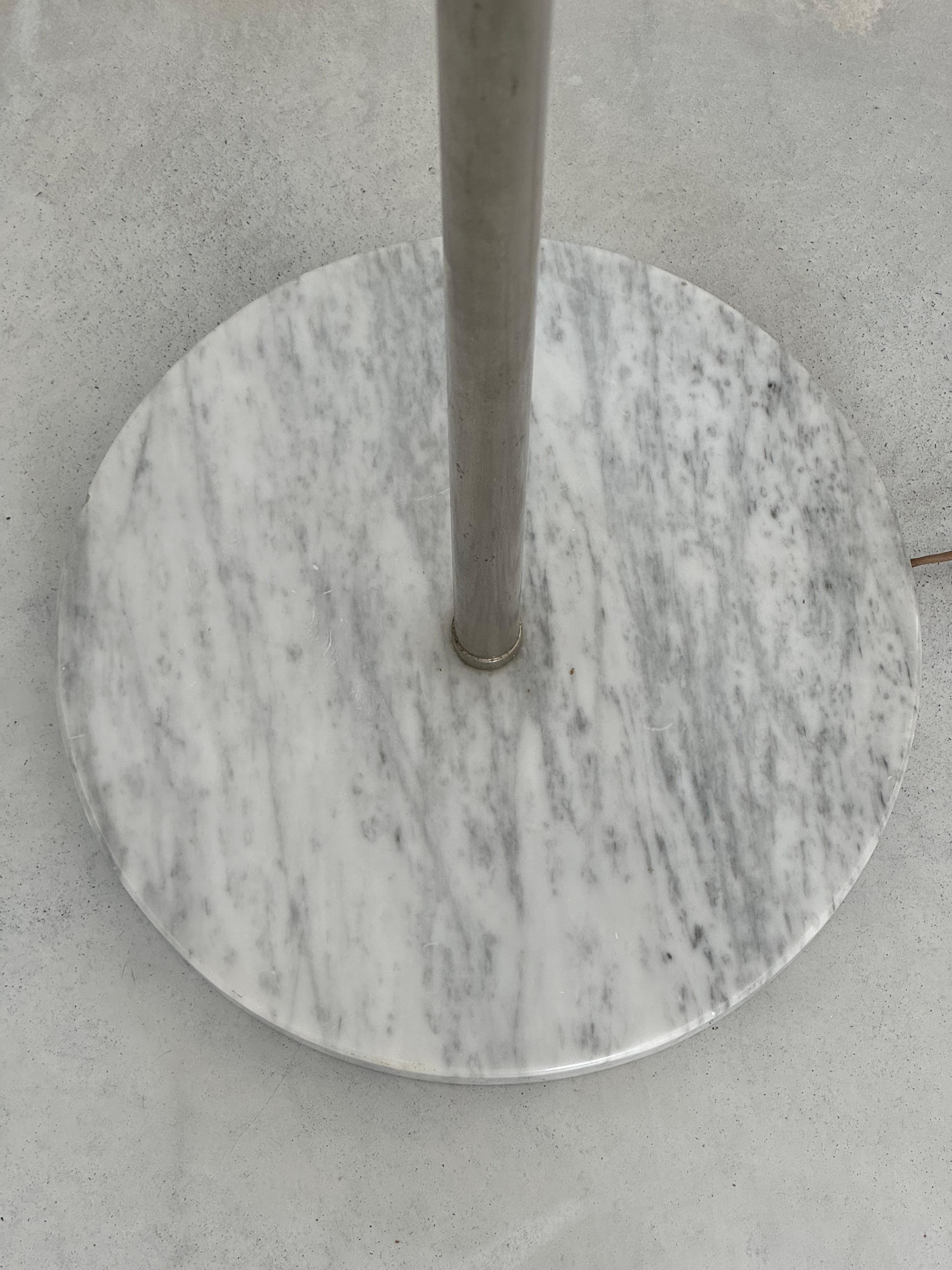 Lampada da terra di raro design di Goffredo Reggiani, base in marmo e teak. Italia, anni '50 circa in vendita 8