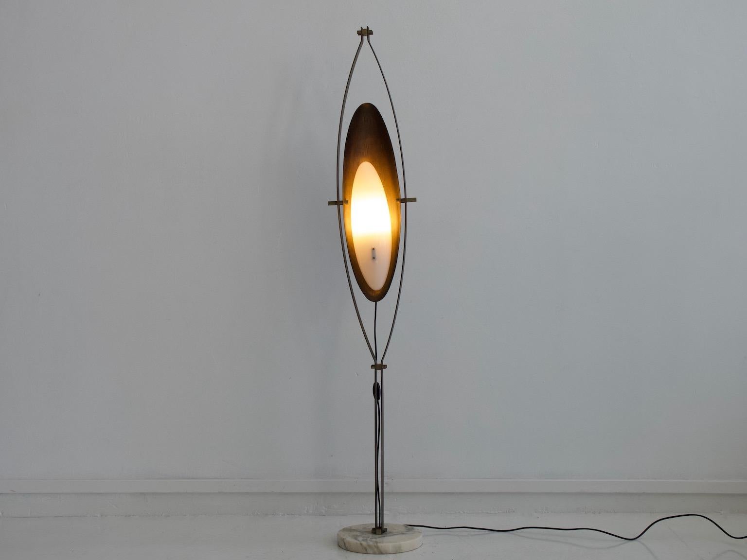 Sculptural floor lamp by Goffredo Reggiani from circa 1960. Made of satin steel, copper and white plexiglass on a marble base. European plug.