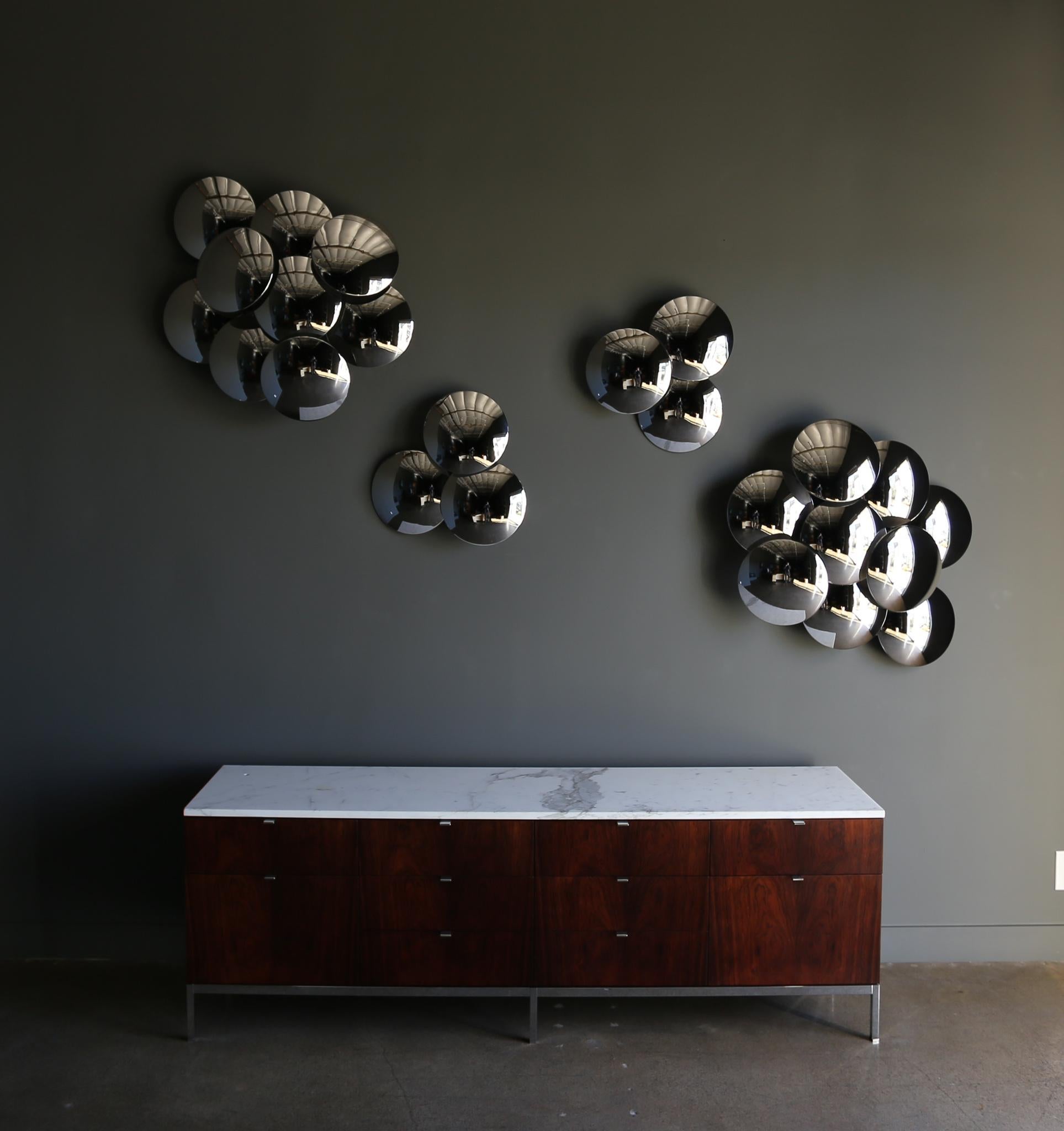 Goffredo Reggiani Sculptural Stainless Steel Sconces Set for Reggiani, Italy, Circa 1970. 

The large examples have nine polished stainless steel disk each and measures: 31
