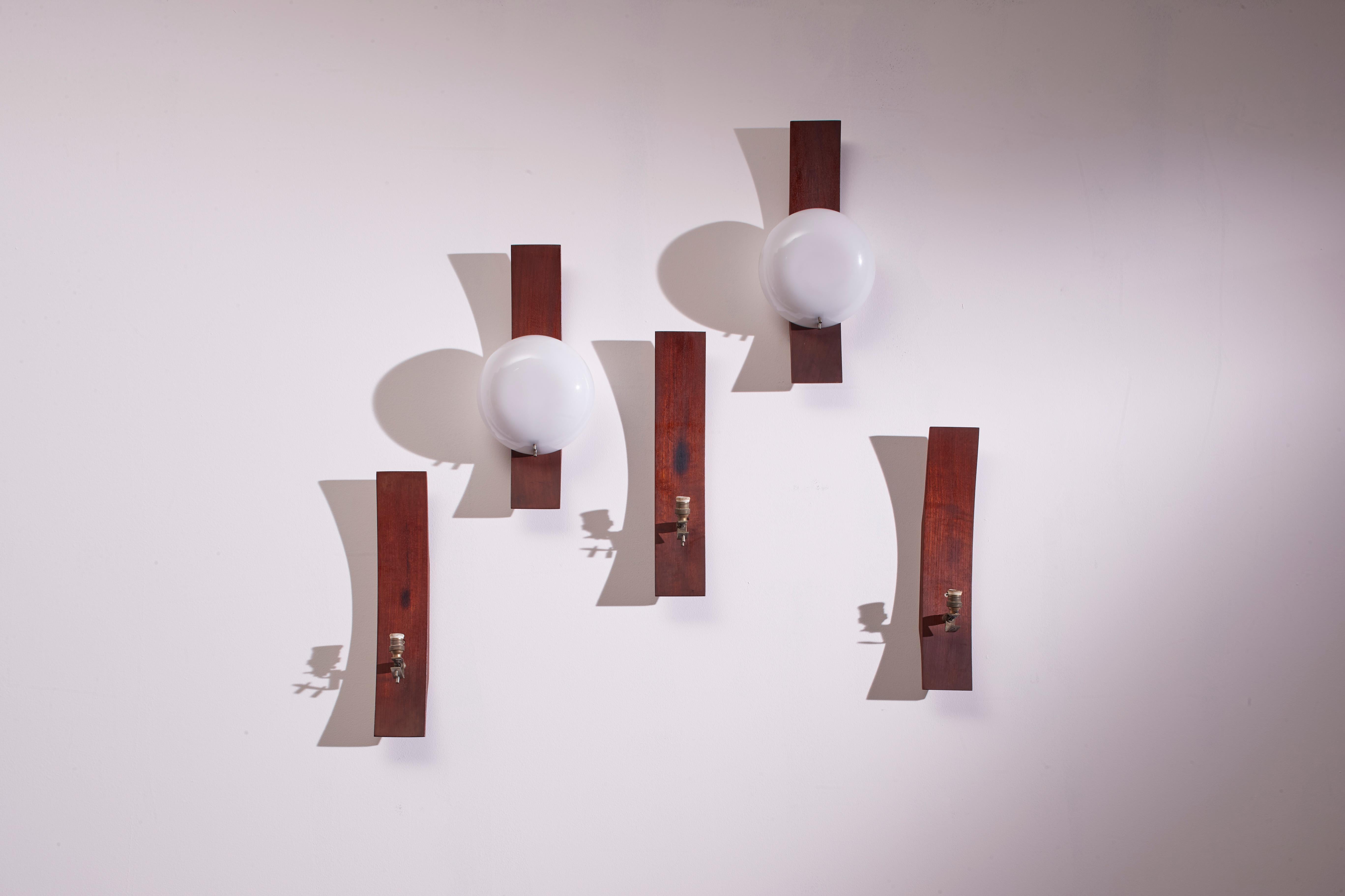 Goffredo Reggiani set of five teak and perspex wall lights, Italy, 1960s 4