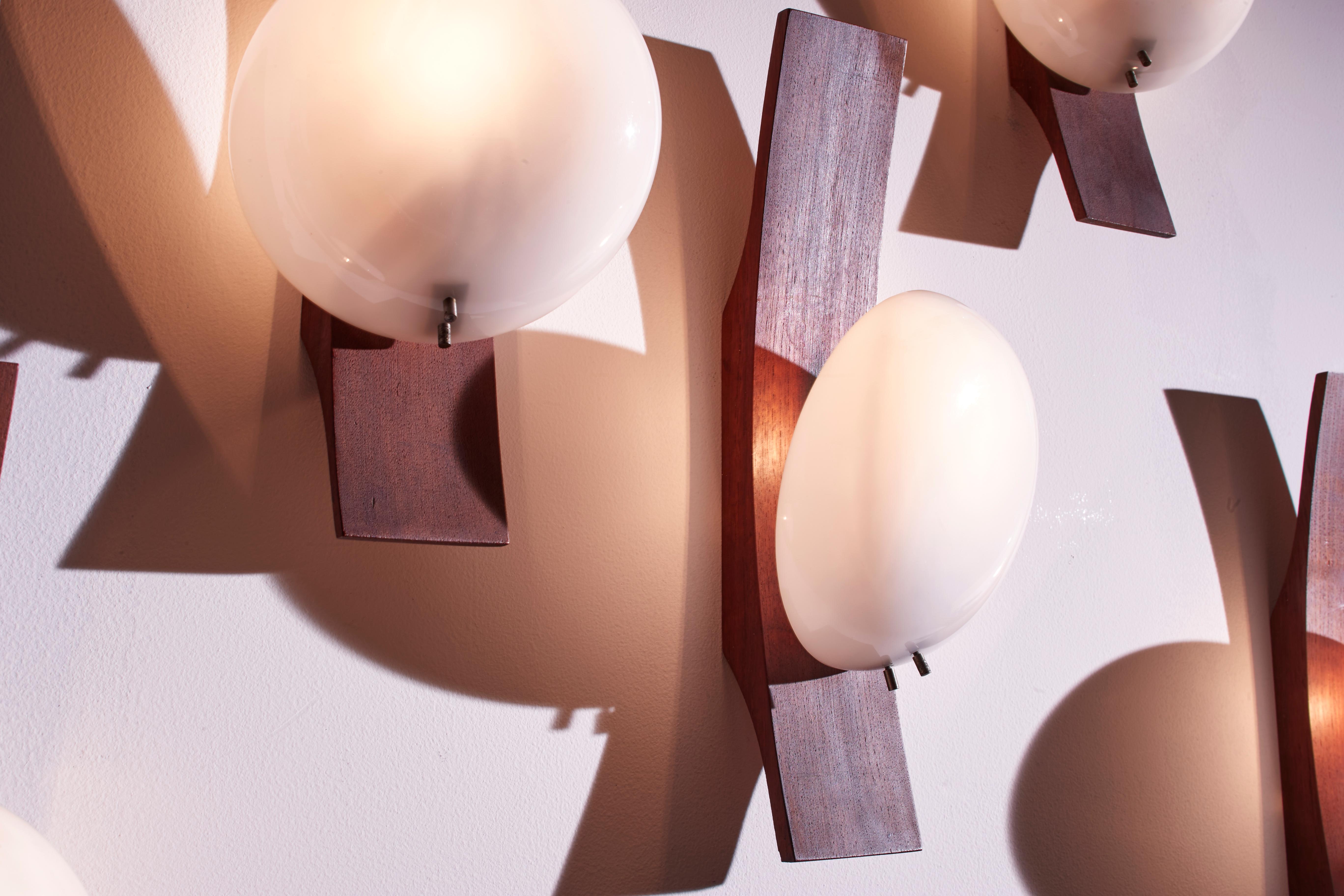 Goffredo Reggiani set of five teak and perspex wall lights, Italy, 1960s For Sale 5