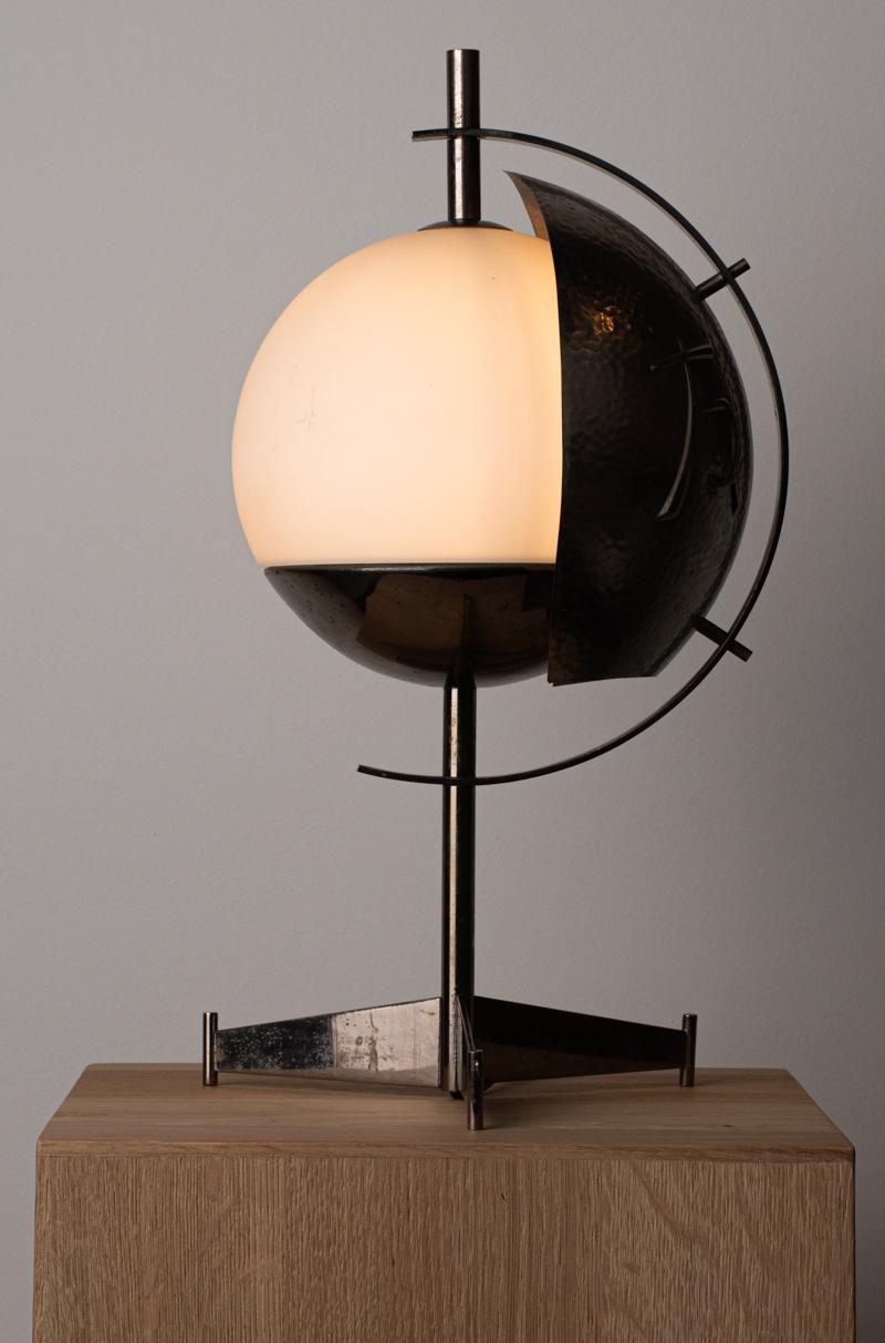 Lámpara de Sobremesa Goffredo Reggiani con Acabado Níquel (Model 2033) - Italia, Años 60 Martillado en venta