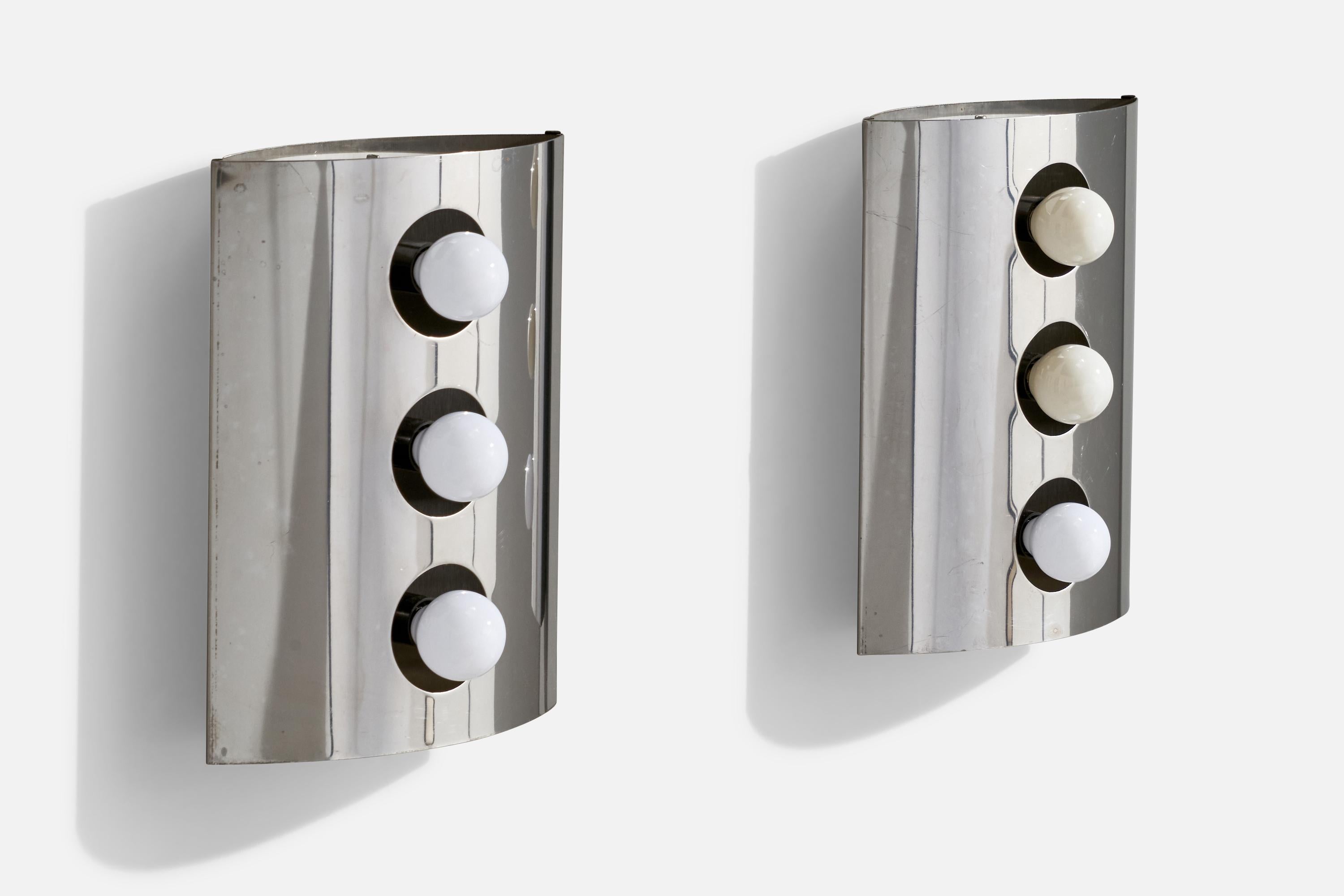 Pareja de apliques de metal cromado fabricados por Goffredo Reggiani, Italia, c. 1970.

Dimensiones totales (pulgadas): 12