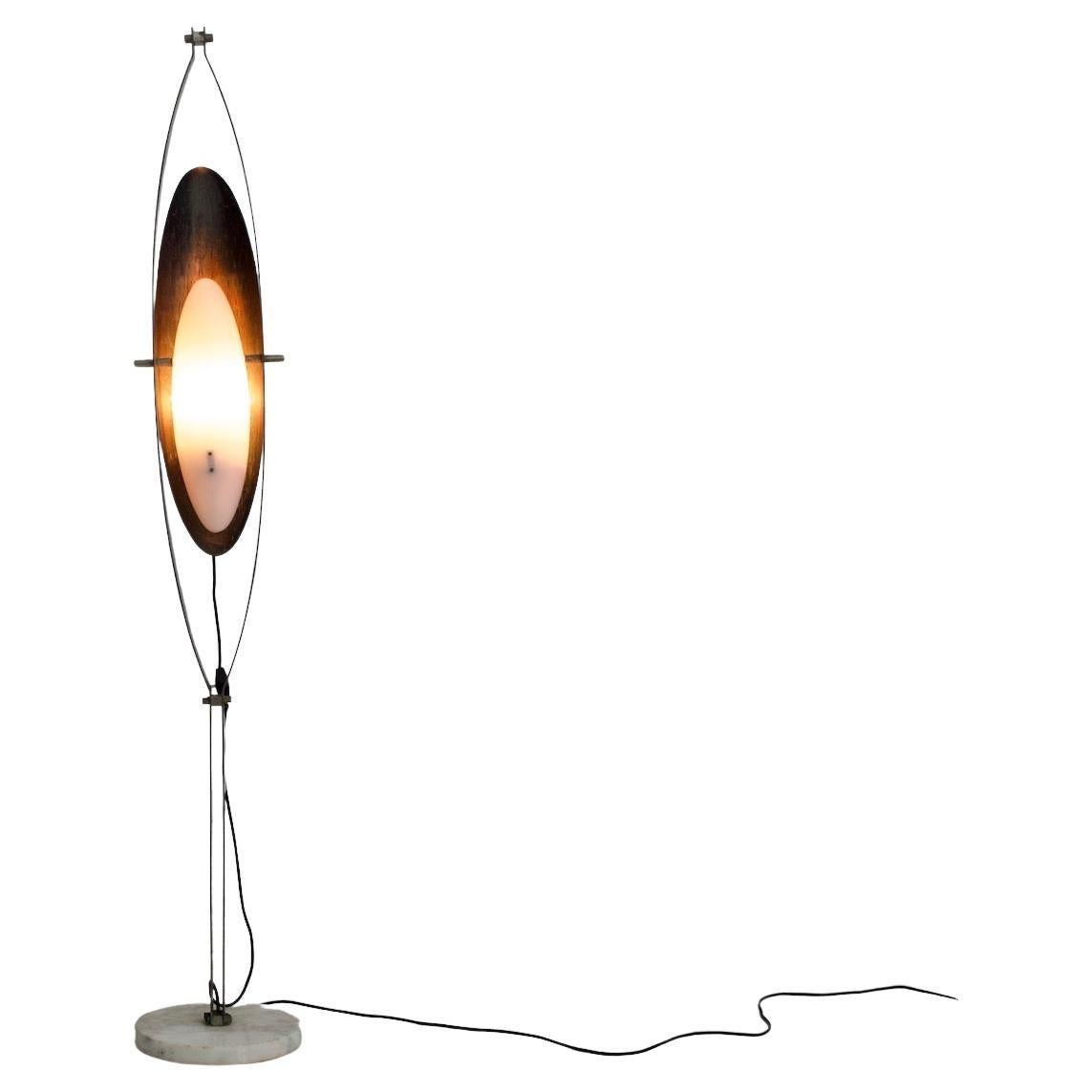 Lampadaire en plexiglas blanc, acier et cuivre de Goffredo Reggiani