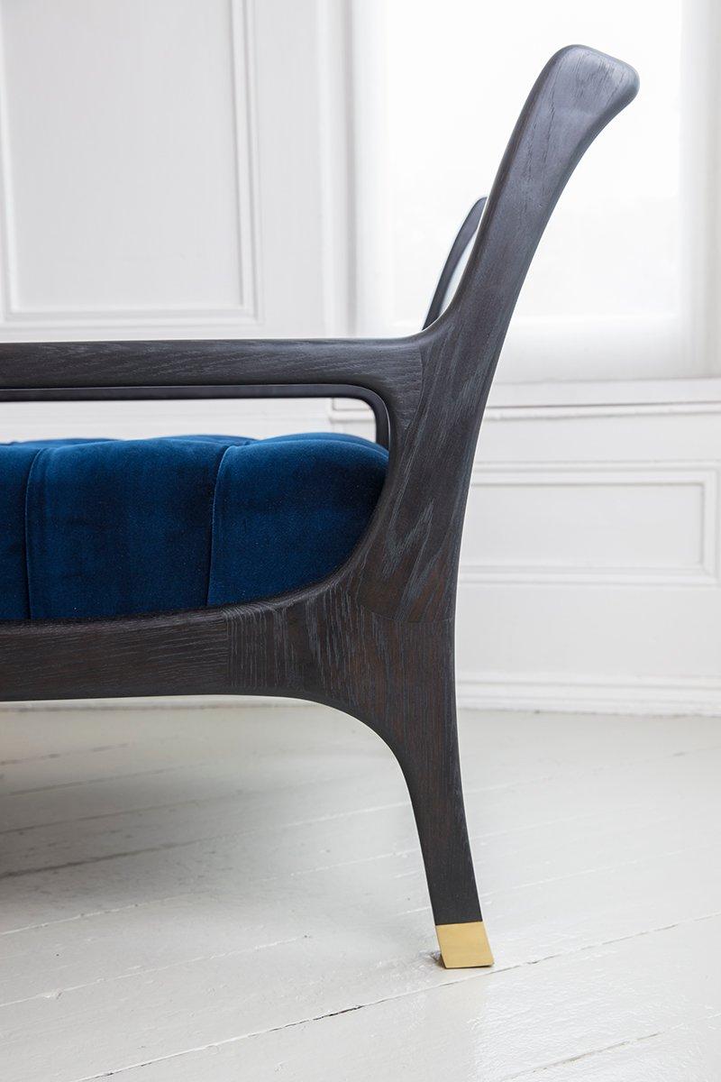 Goga Chaise Lounge Daybed Sofa Chair by Felice James in Oak Brass Velvet (Geschwärzt) im Angebot