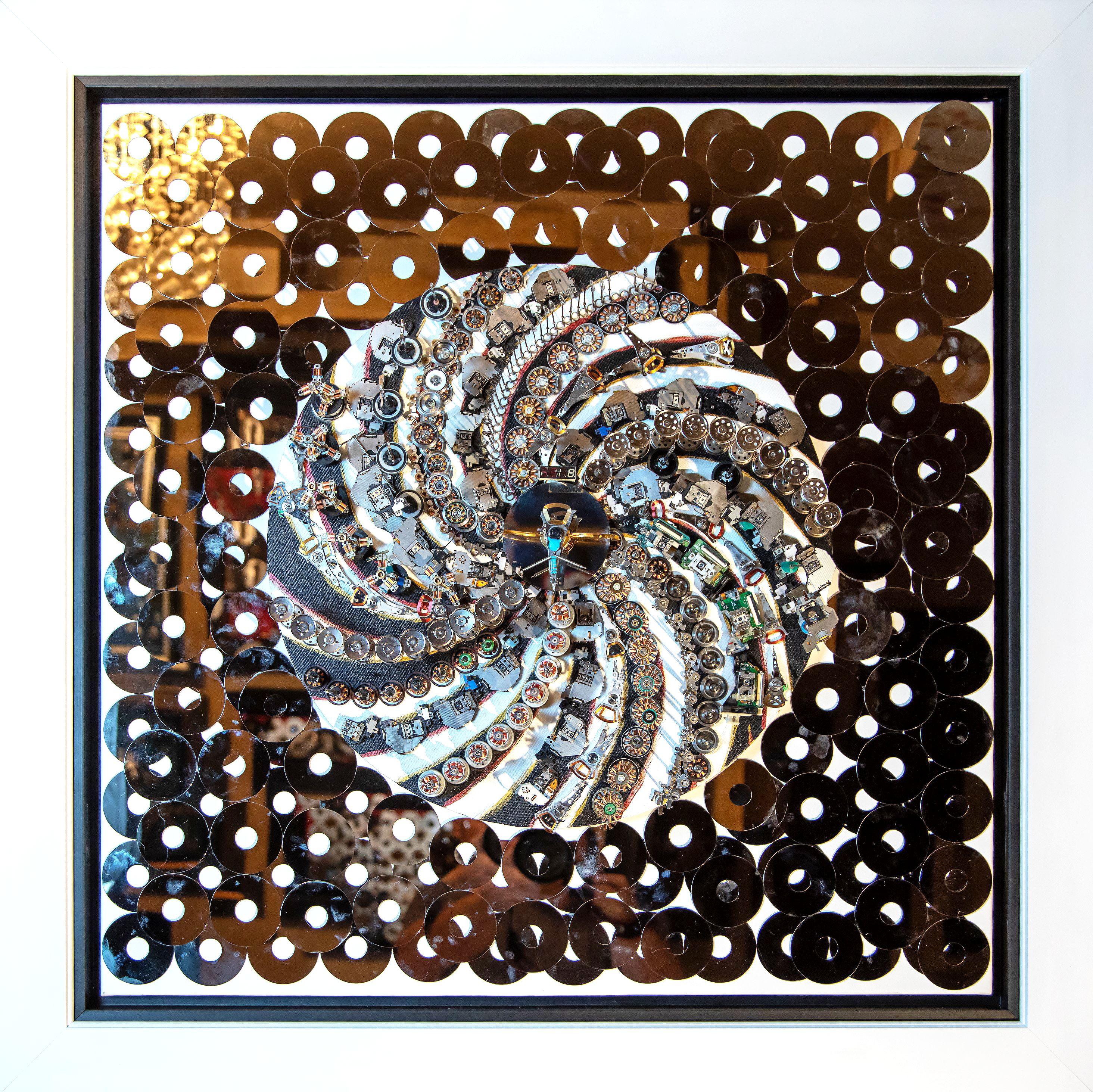 Acrílico y técnica mixta sobre lienzo

Goga Gomareli es un artista multidisciplinar georgiano nacido en 1983 que vive y trabaja en Tiflis, Georgia. También es músico y profesional de la ingeniería informática. Desde 2000, es batería y cofundador del