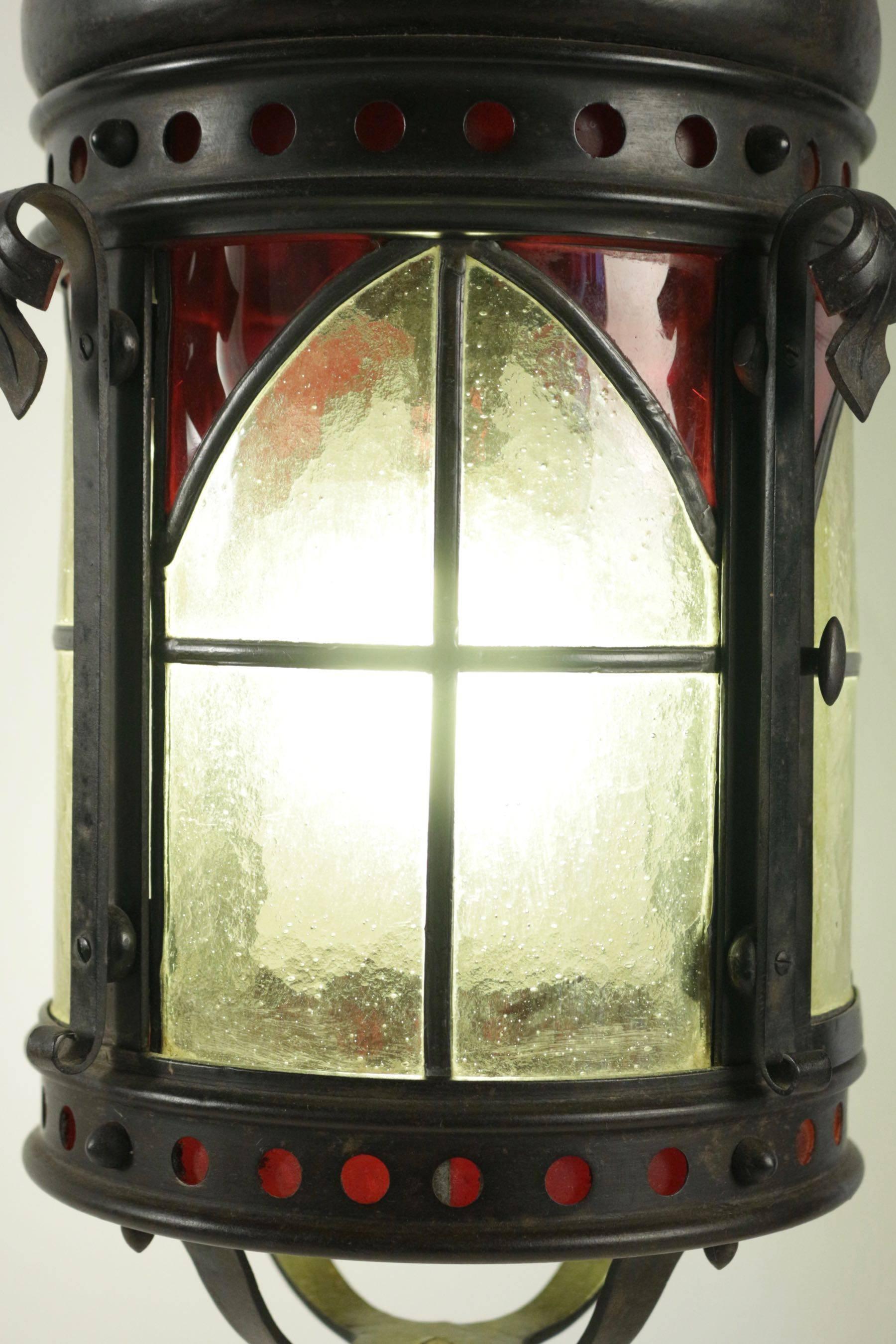 Gohic single light lantern in wrought iron and glass. From the end of the 19th century.
 