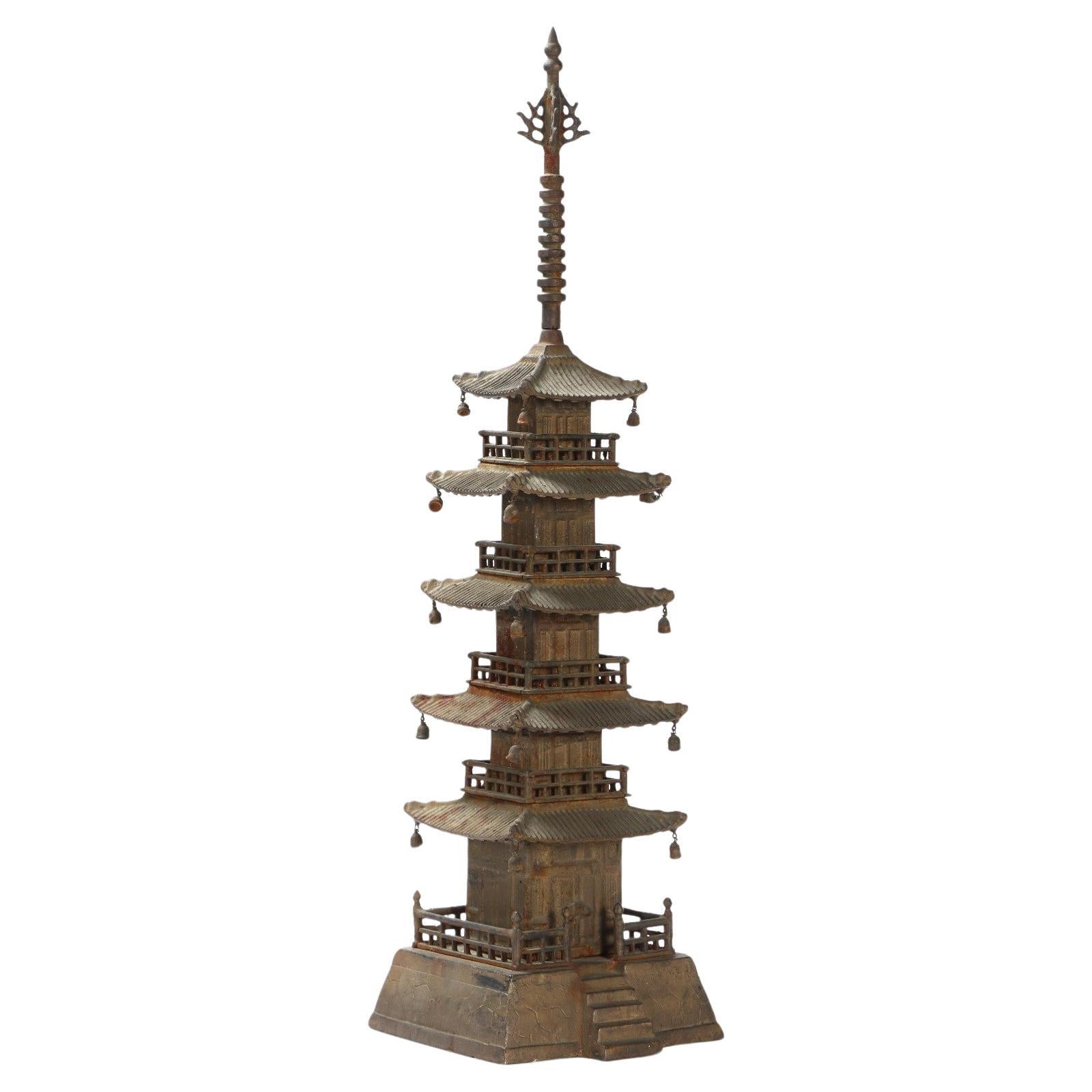 Gojunoto, pagode japonaise en métal en vente