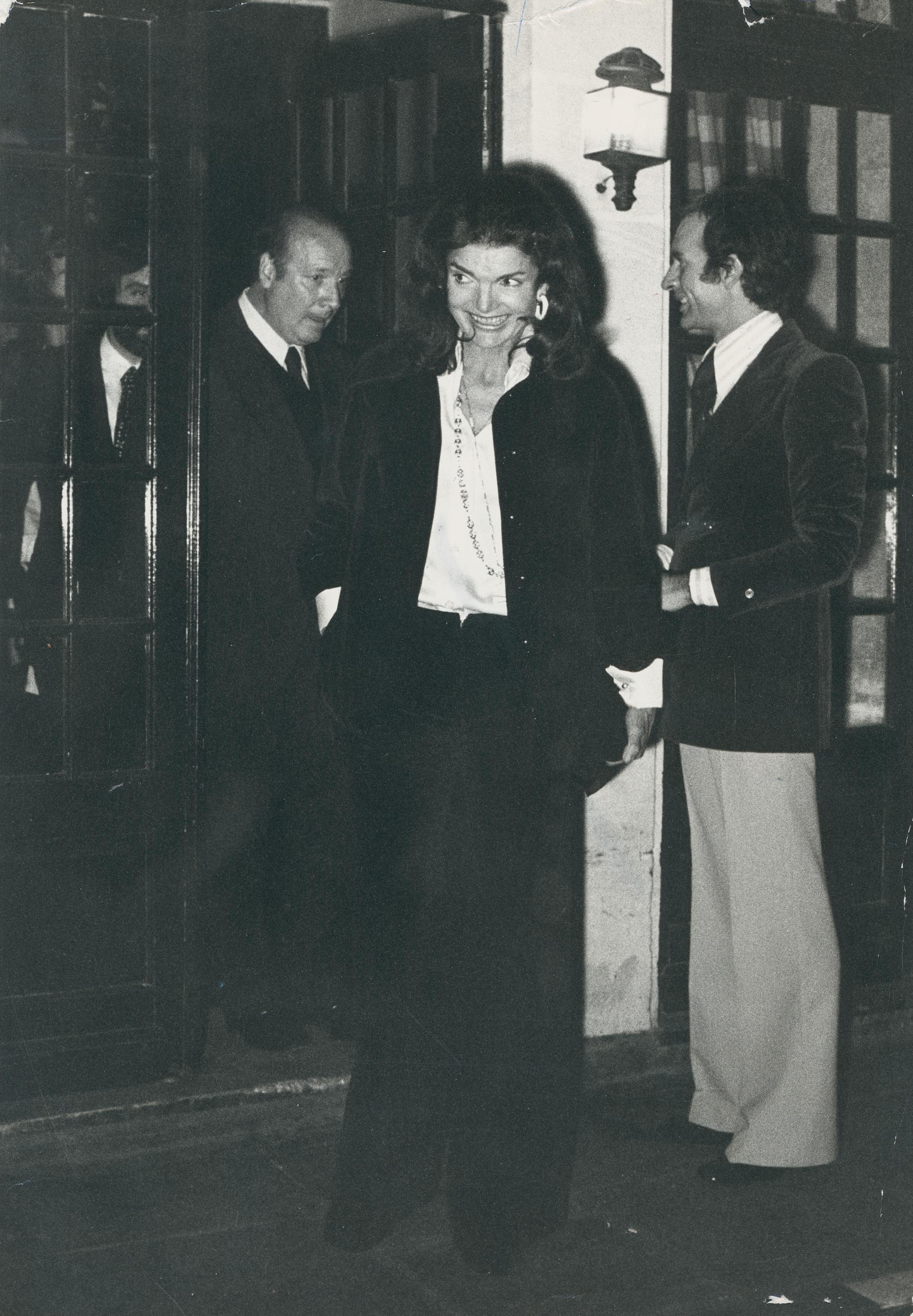 Göksin Sipahioglu Black and White Photograph – Jackie Kennedy, Schwarz-Weiß-Fotografie,  ca. 1970s