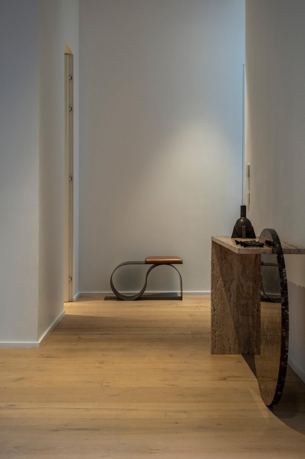 Konsolentisch Gol. 001 aus Marmor von Chapter Studio (21. Jahrhundert und zeitgenössisch) im Angebot