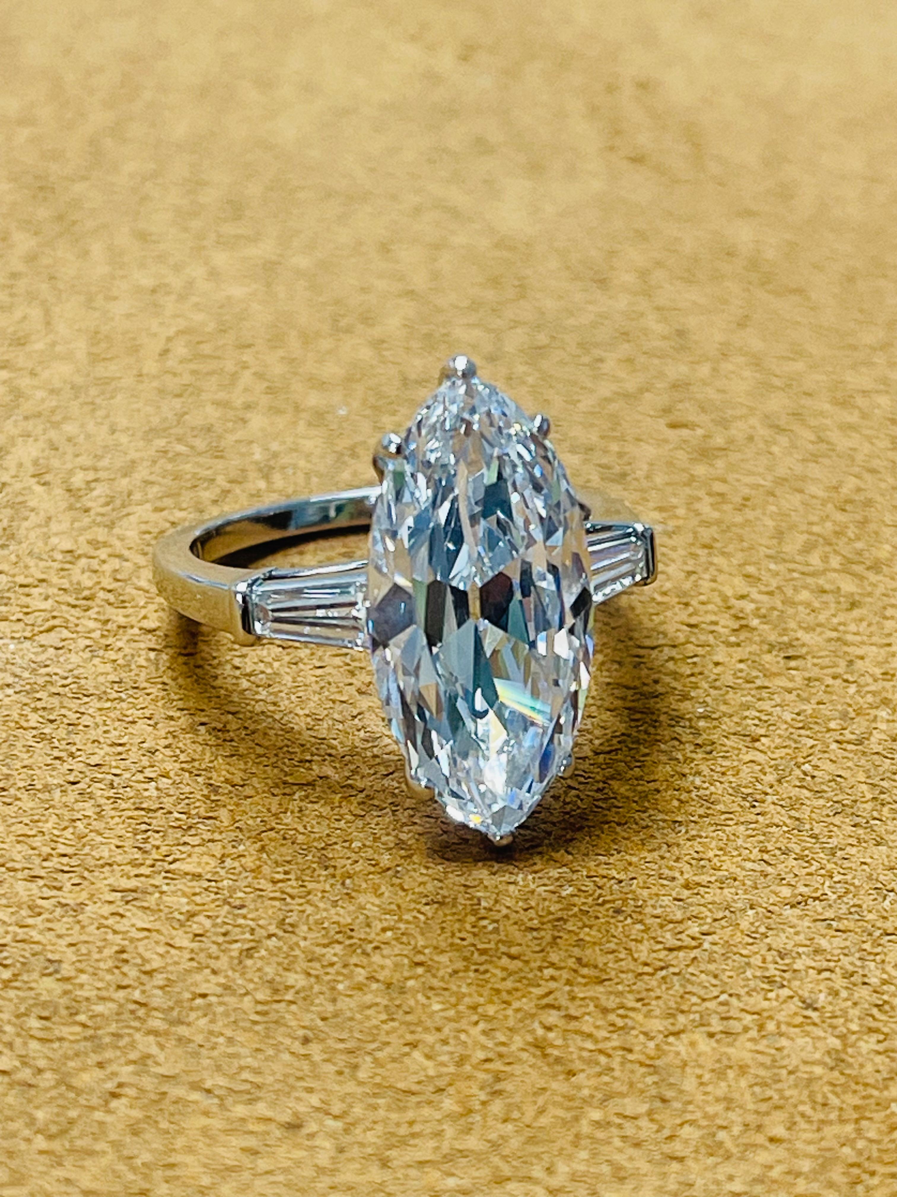 Bague de fiançailles en diamant Marquise de type 11a à taille ancienne, certifiée GIA, magnifiquement fabriquée à la main en platine par Bulgari. 
Les détails sont les suivants : 

Poids du diamant Marquise taille ancienne : 6,86 carats 
Couleur : D