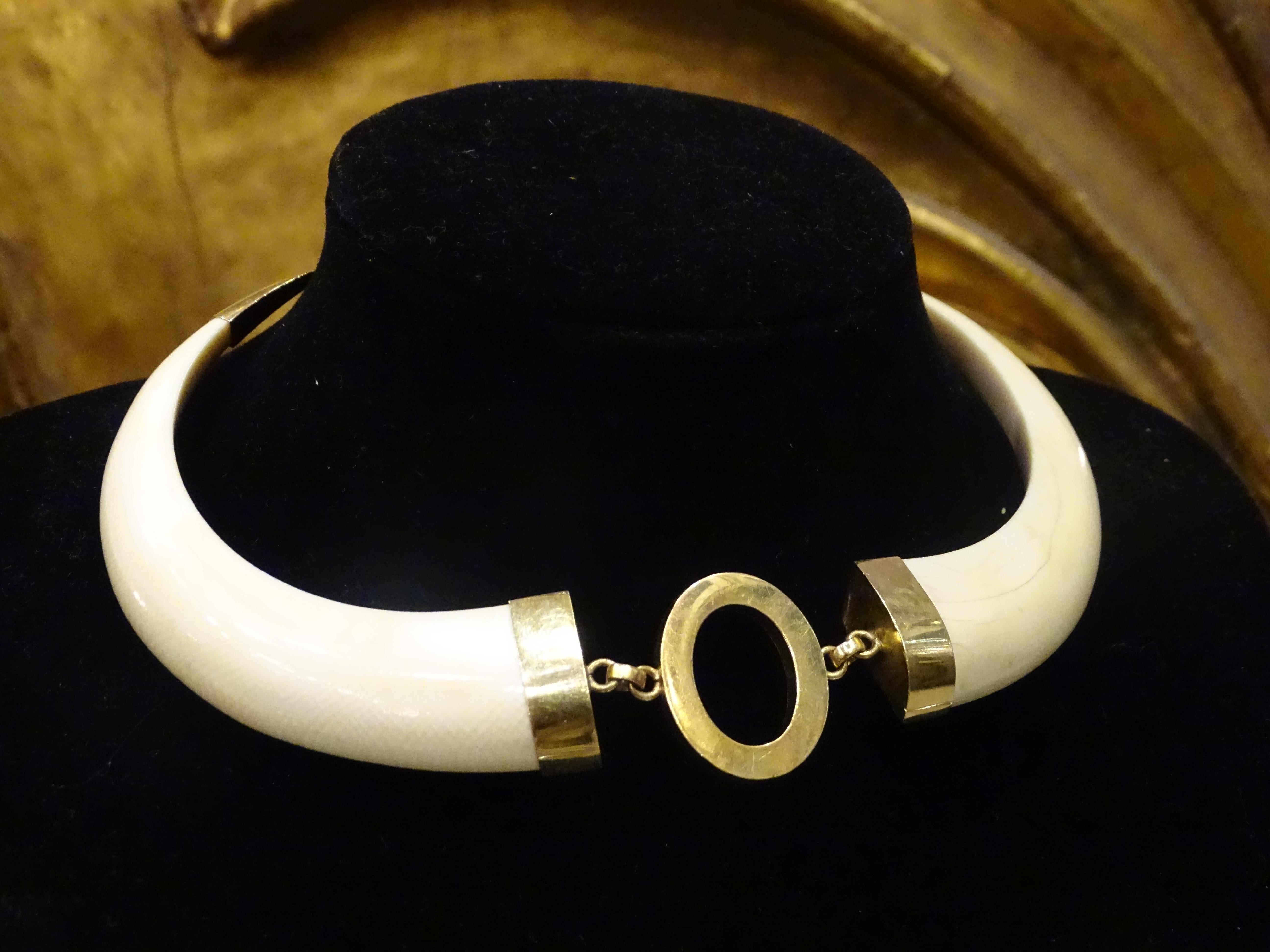 Gold 18 kt und Knochen Französisch  Halskette mit Halsband  im Angebot 3