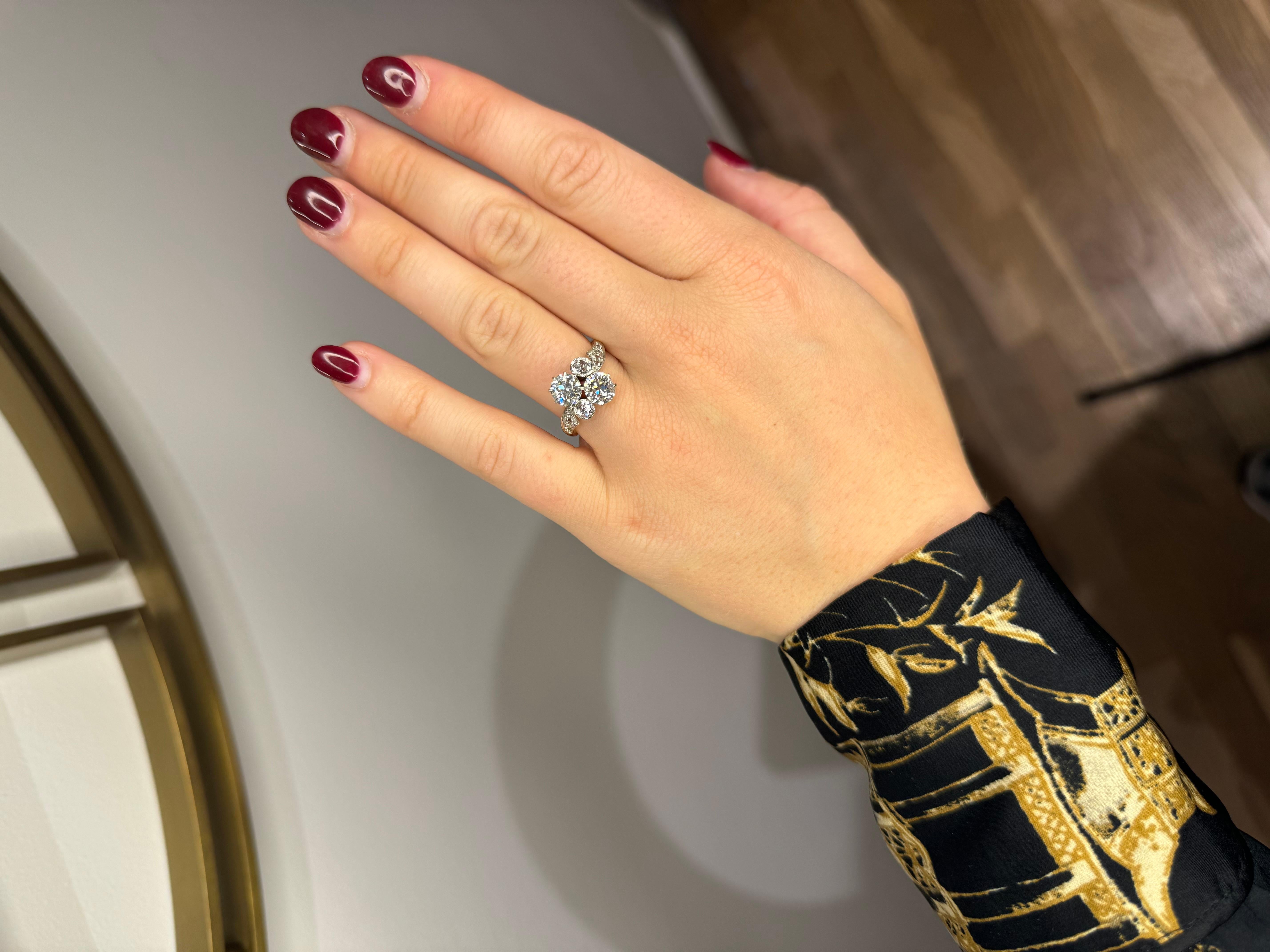 Women's or Men's Gold 18K Antique Victorian Toi et Moi 1.00 carat and 0.95 carat Diamond ring