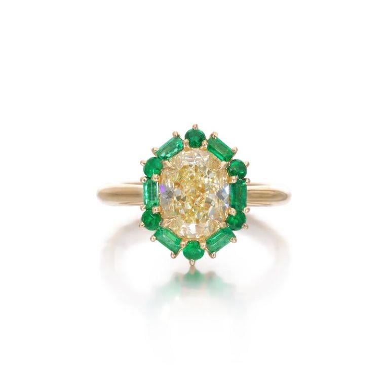 Centering an oval Fancy Light Yellow diamond, accented by emeralds.
- Fancy Light Yellow diamond weighs 2.02 carats
- 18 karat yellow gold
- Total weight 4.43 grams
- Size 6
- Accompanied by GIA Report no. 2155655296, dated 6 September 2013, stating